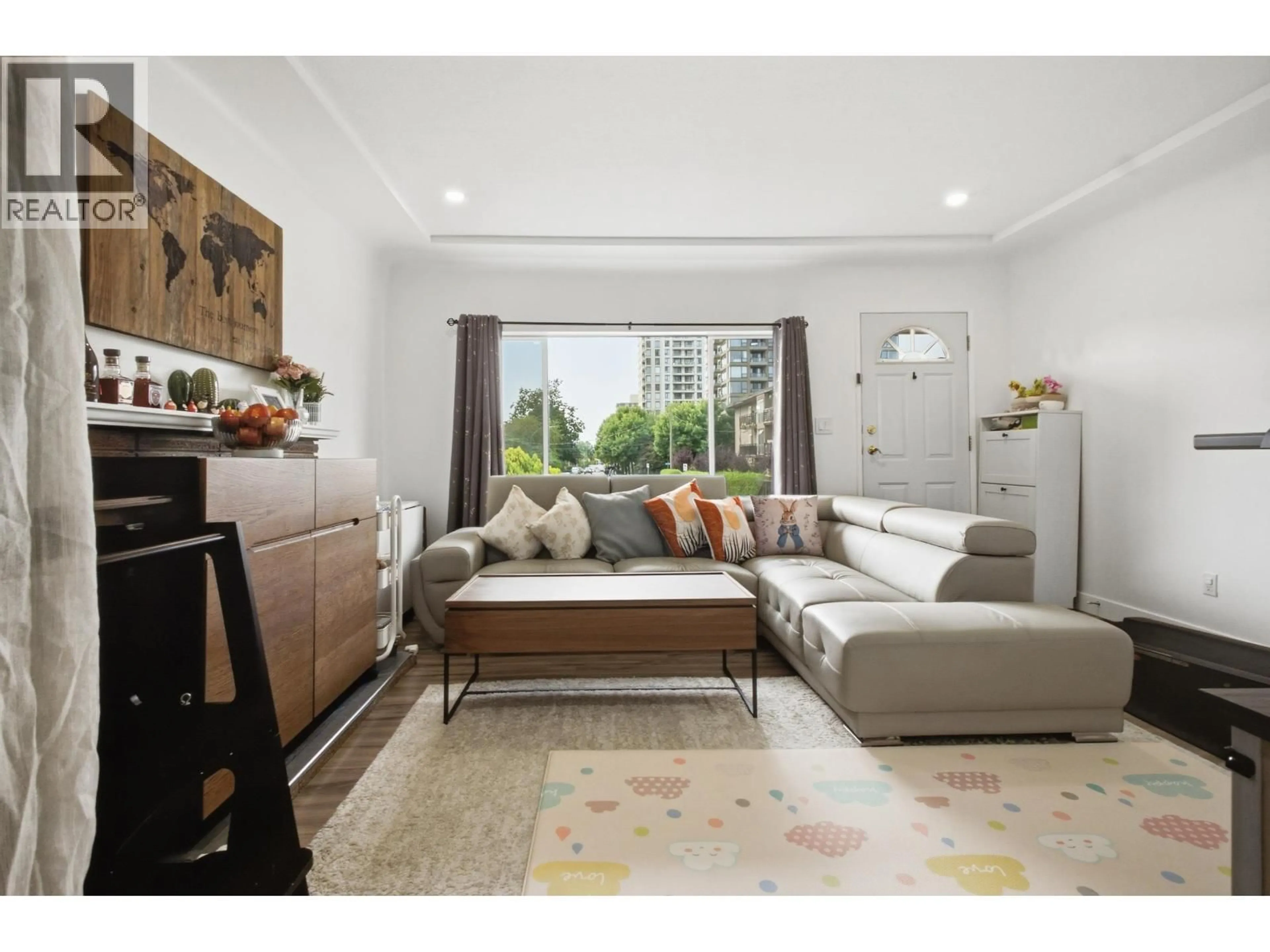 Living room with furniture, unknown for 7209 ELWELL STREET, Burnaby British Columbia V5E1K7
