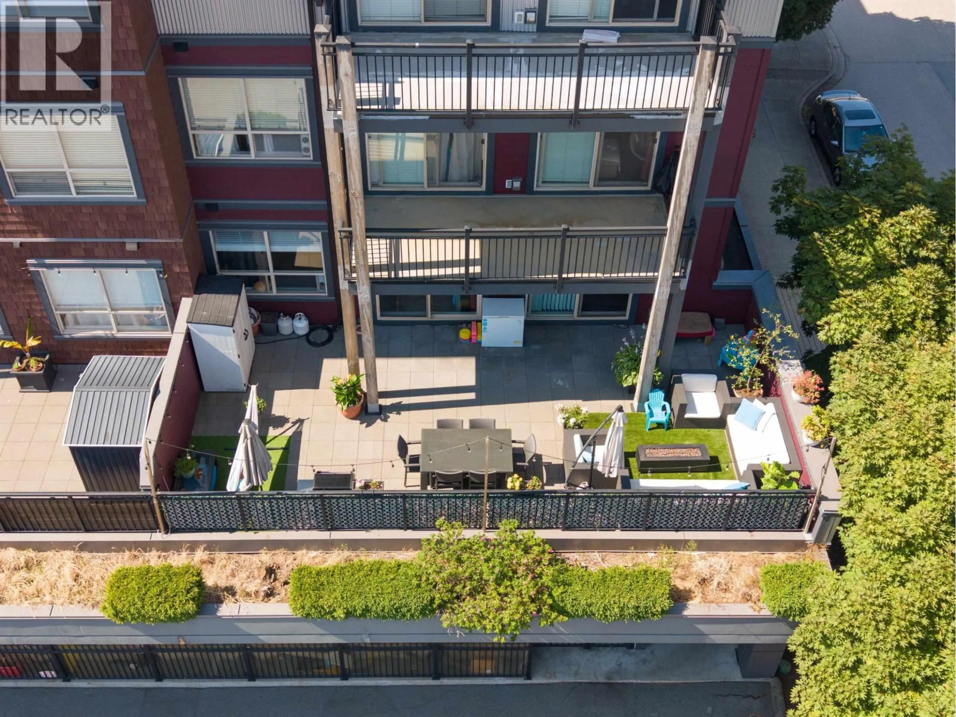 A pic from outside/outdoor area/front of a property/back of a property/a pic from drone, city buildings view from balcony for 211 - 288 HAMPTON STREET, New Westminster British Columbia V3M5L9