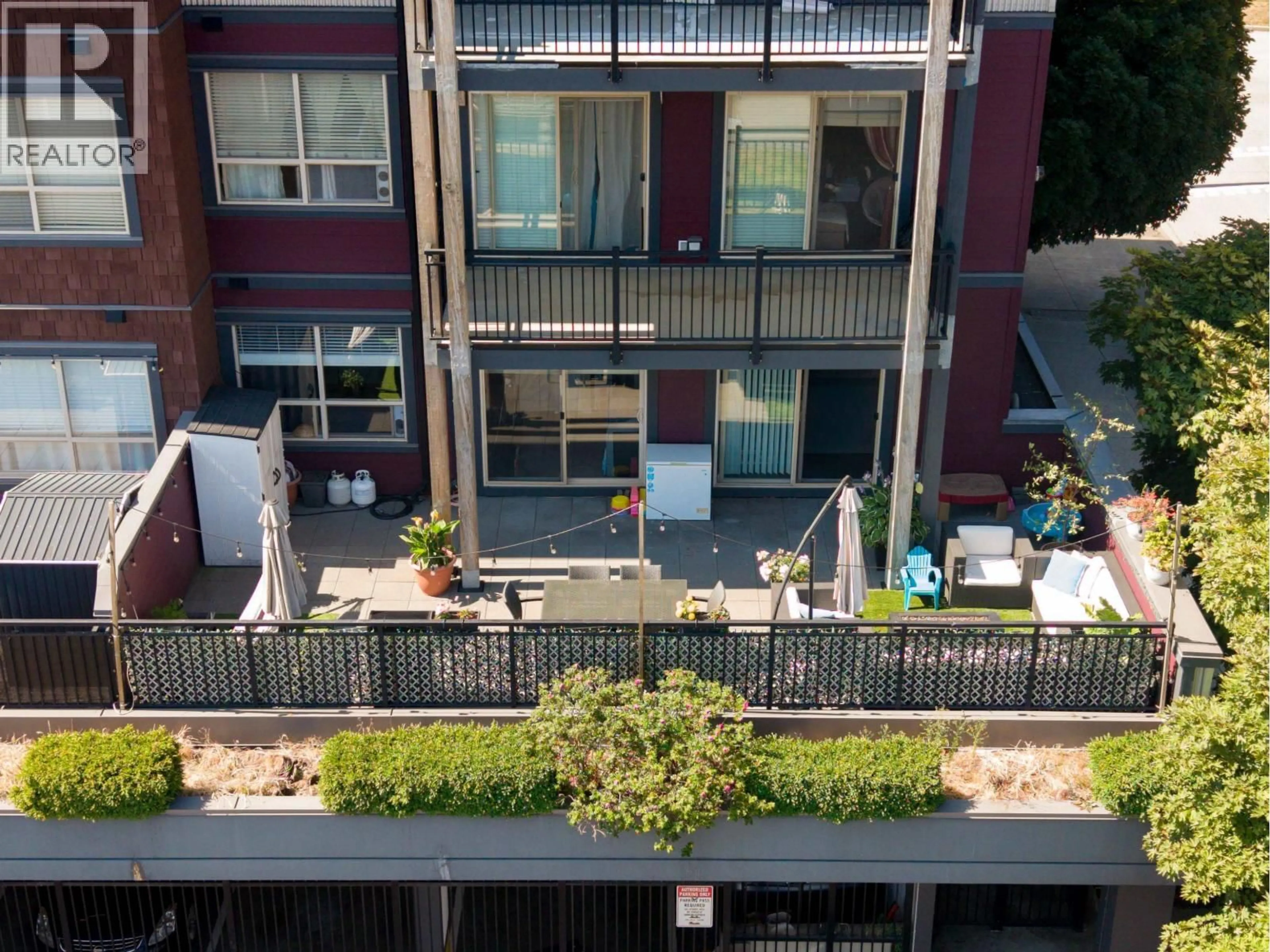 A pic from outside/outdoor area/front of a property/back of a property/a pic from drone, city buildings view from balcony for 211 - 288 HAMPTON STREET, New Westminster British Columbia V3M5L9