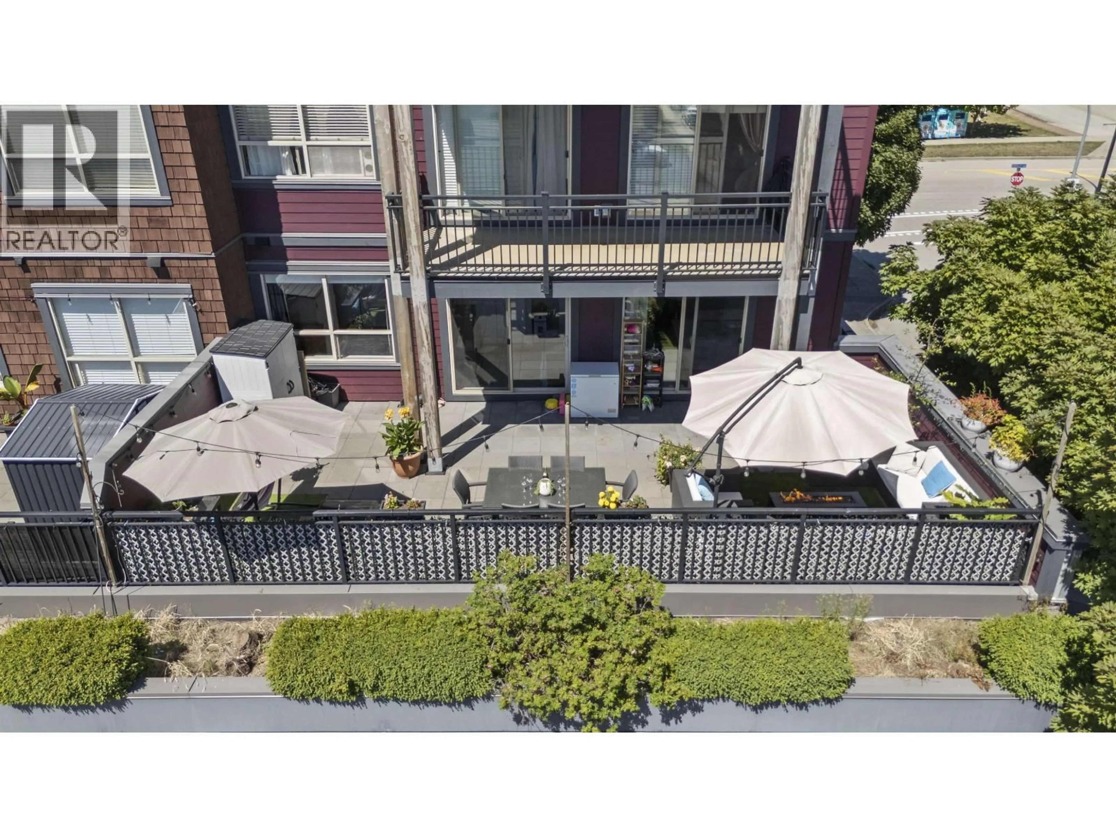 A pic from outside/outdoor area/front of a property/back of a property/a pic from drone, city buildings view from balcony for 211 - 288 HAMPTON STREET, New Westminster British Columbia V3M5L9