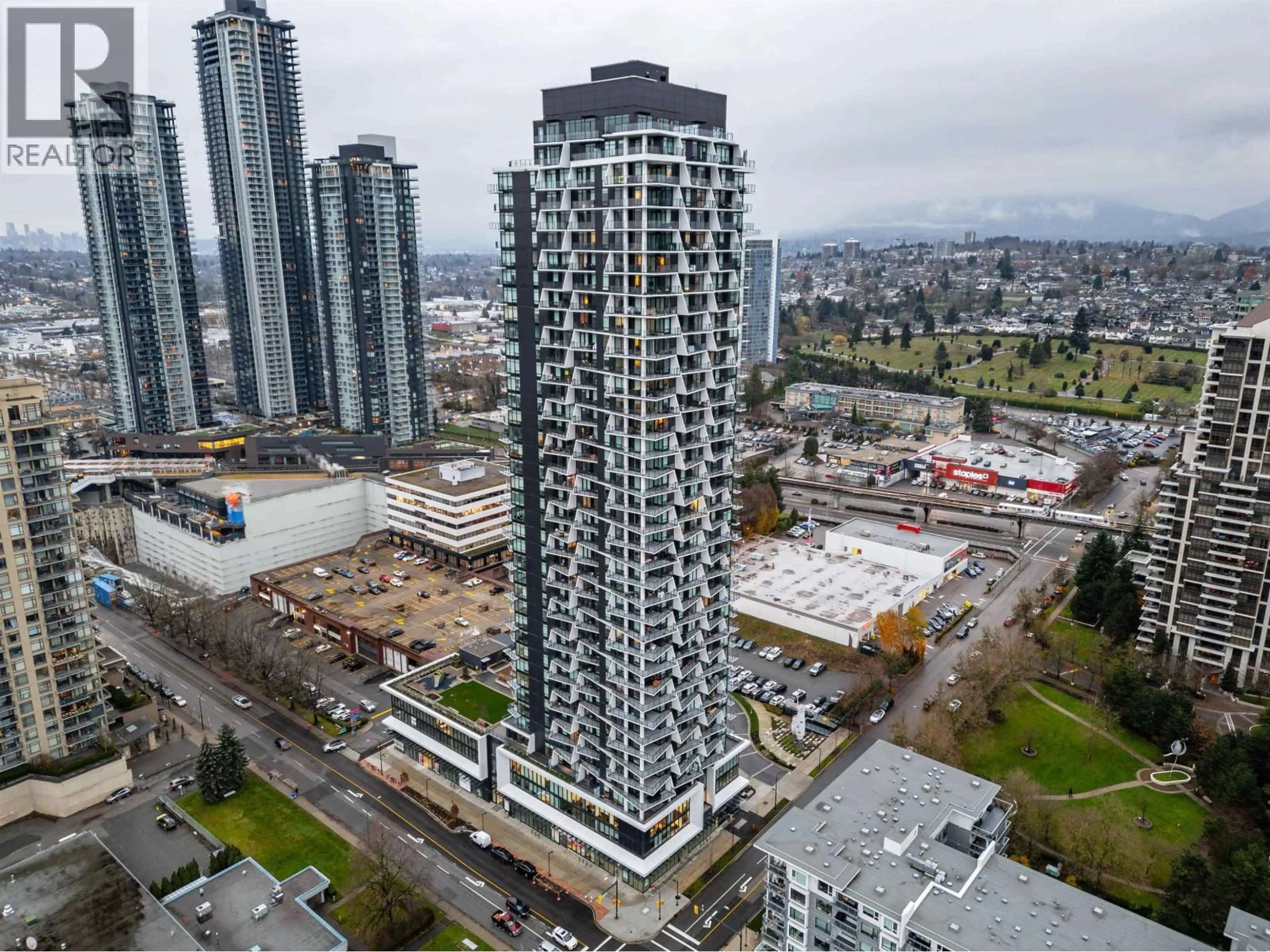 A pic from outside/outdoor area/front of a property/back of a property/a pic from drone, city buildings view from balcony for 3009 - 2181 MADISON AVENUE, Burnaby British Columbia V5C0N4