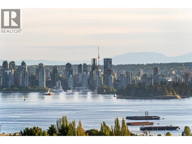 801 - 120 16TH STREET, North Vancouver 4
