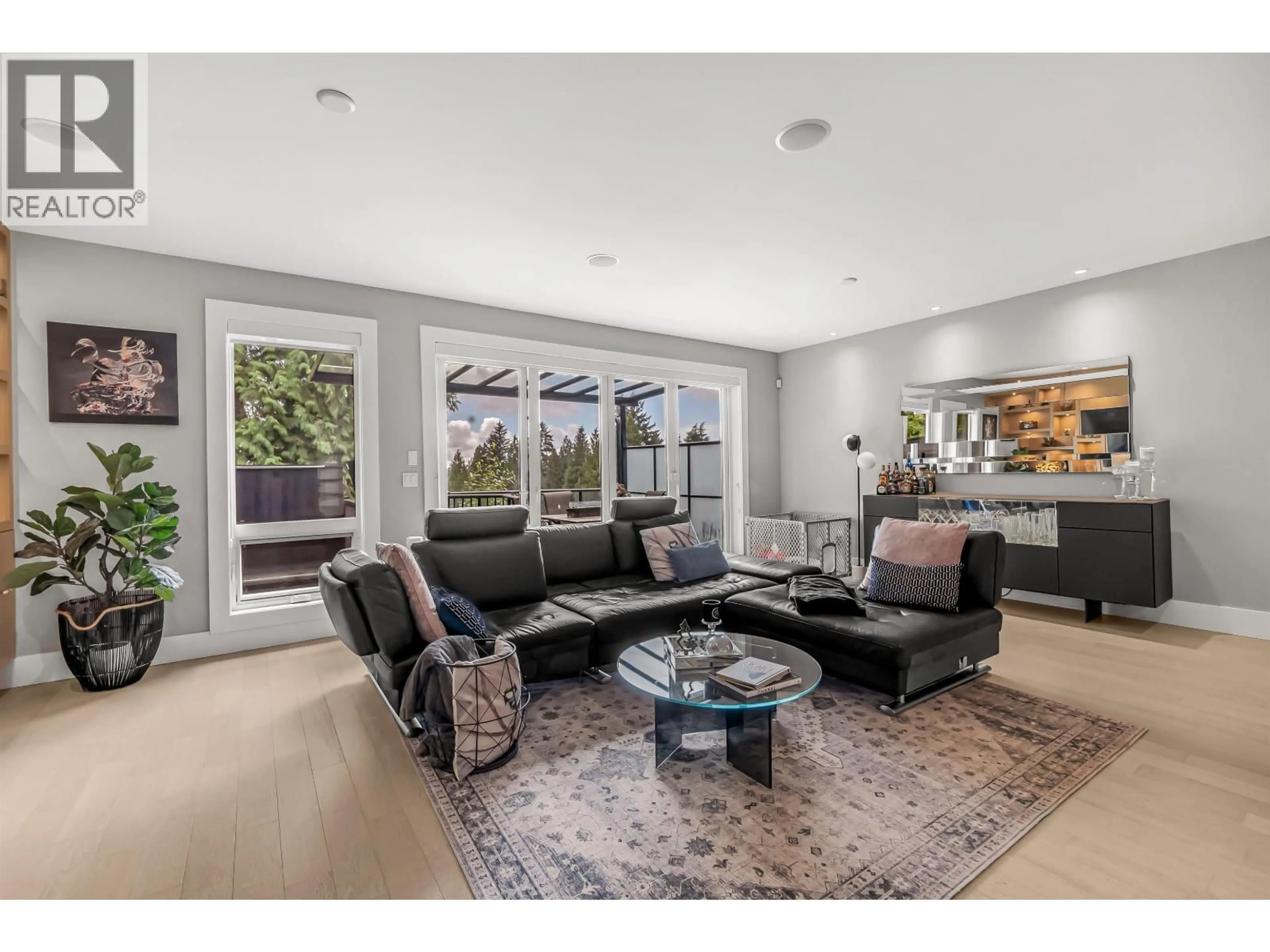 Living room with furniture, unknown for 1033 PROSPECT AVENUE, North Vancouver British Columbia V7R2M6