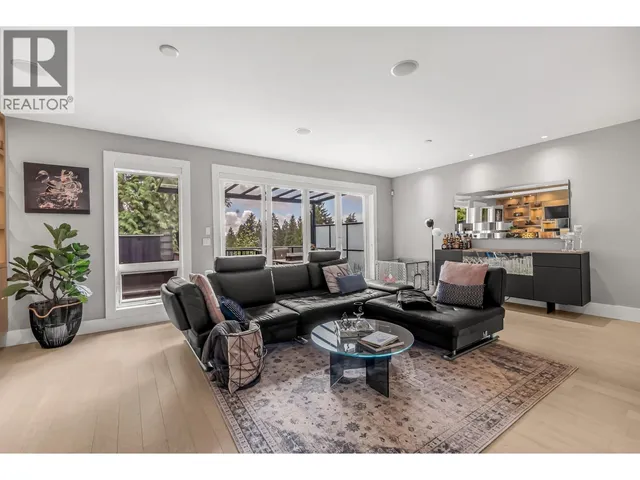 1033 PROSPECT AVENUE, North Vancouver 3