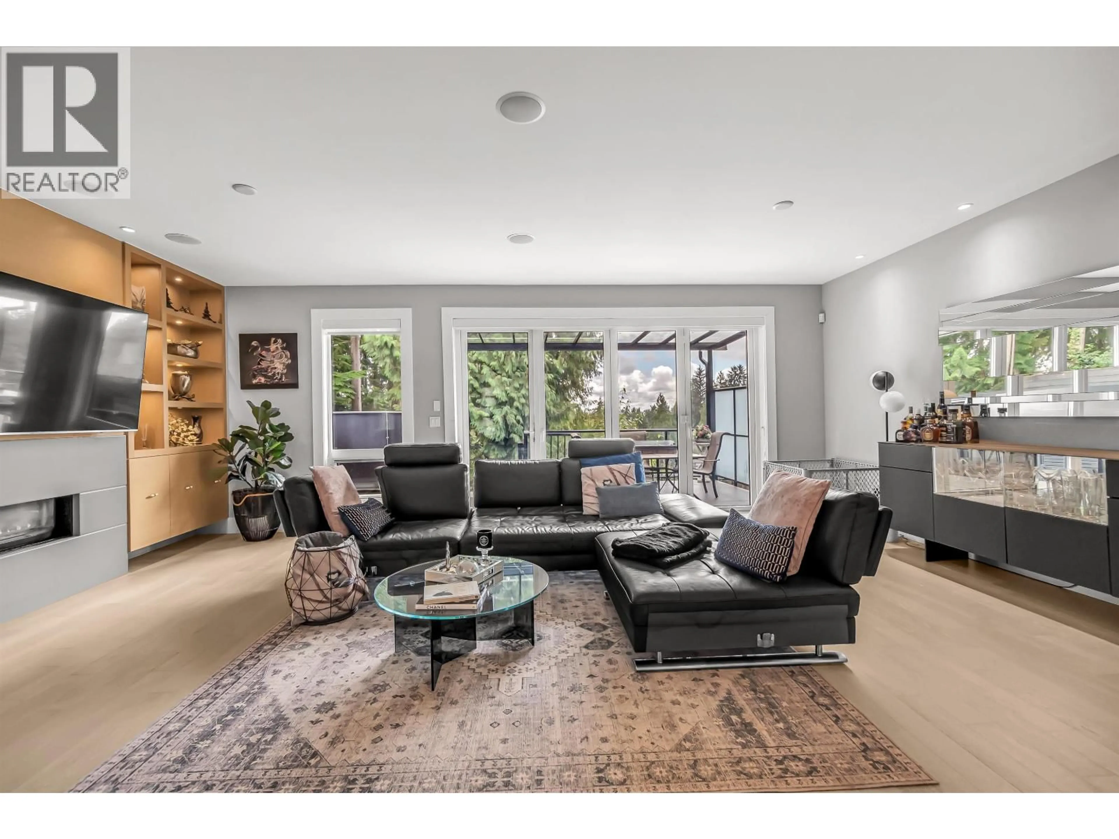 Living room with furniture, unknown for 1033 PROSPECT AVENUE, North Vancouver British Columbia V7R2M6