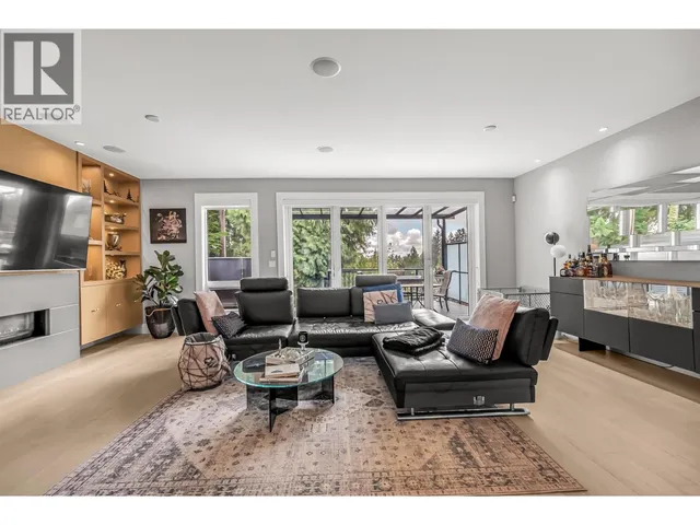 1033 PROSPECT AVENUE, North Vancouver 4