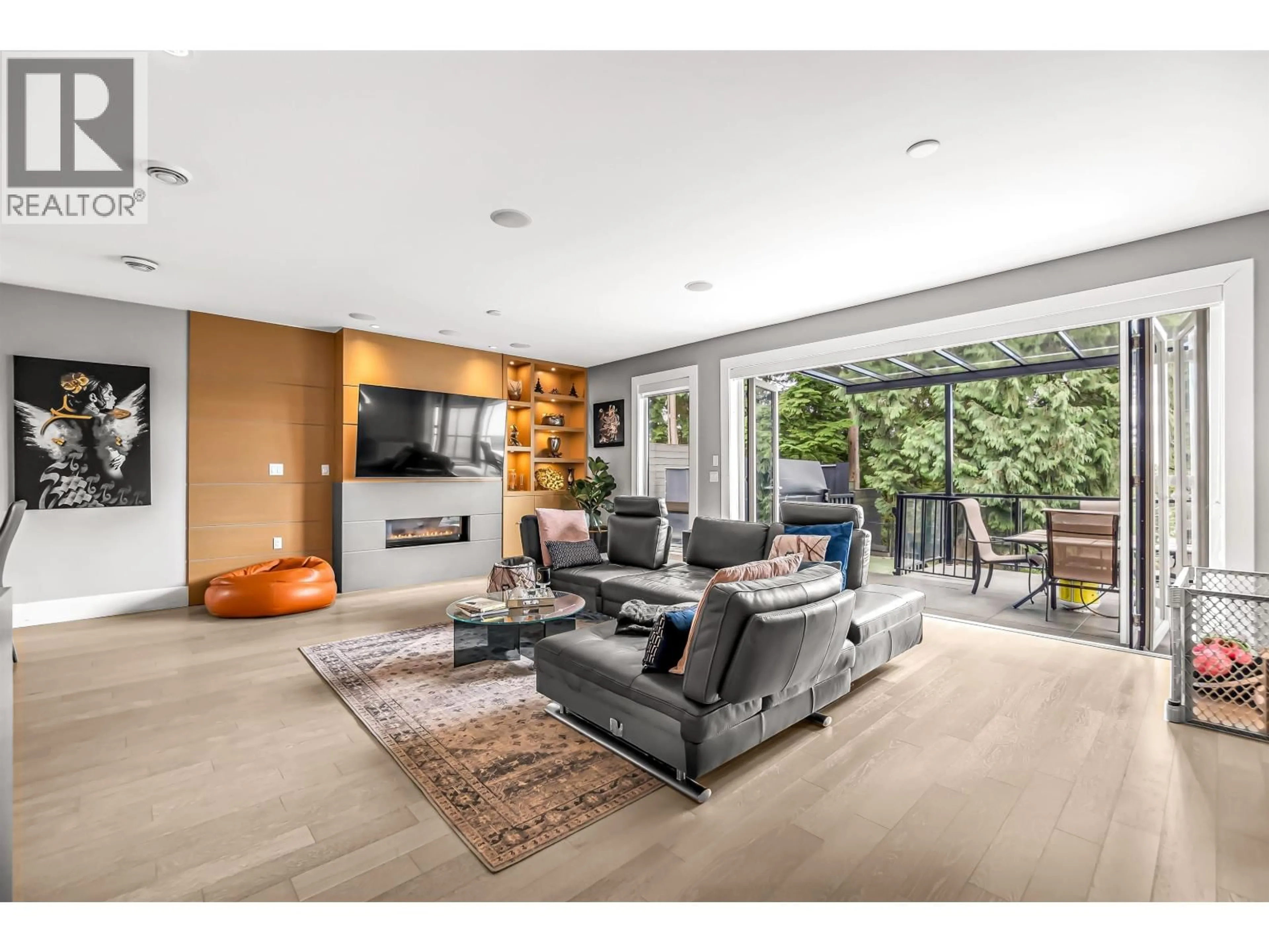 Living room with furniture, unknown for 1033 PROSPECT AVENUE, North Vancouver British Columbia V7R2M6