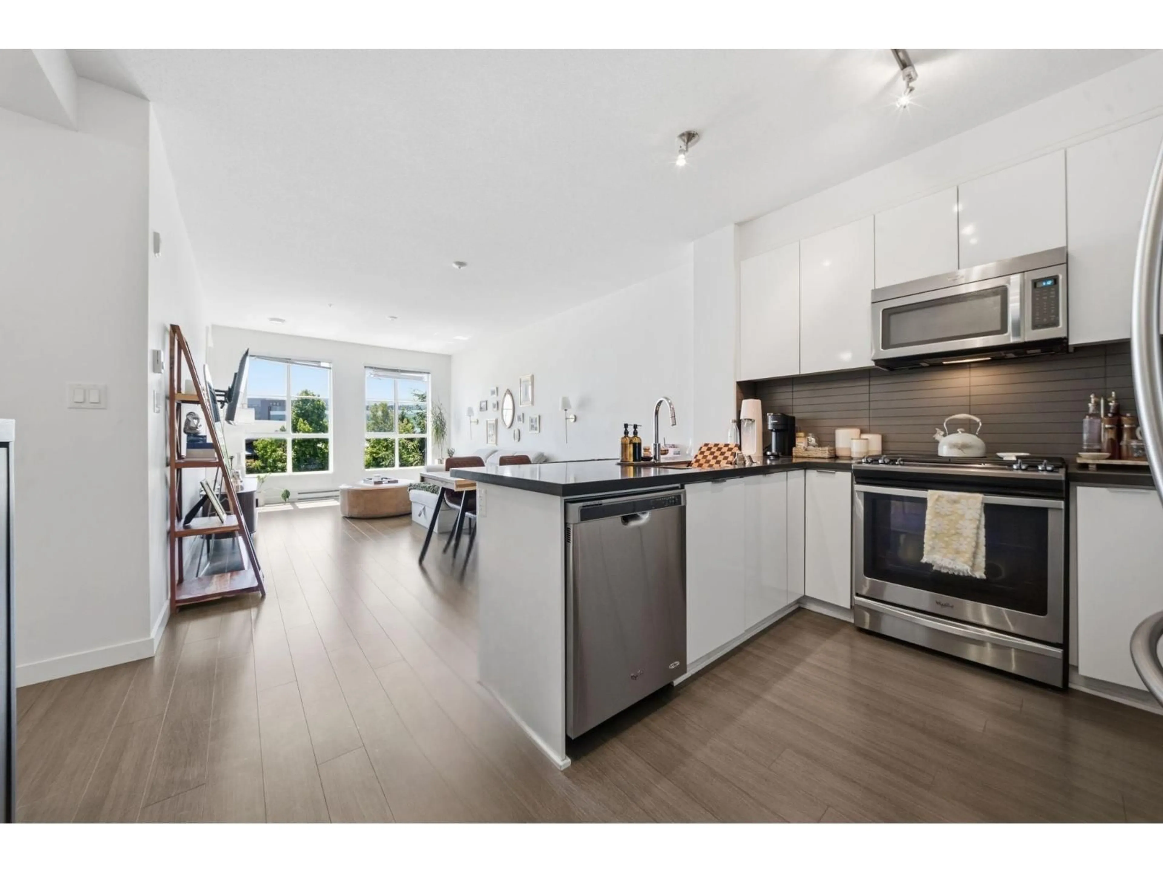 Open concept kitchen, unknown for 328 - 15168 33 AVENUE, Surrey British Columbia V3Z0N7