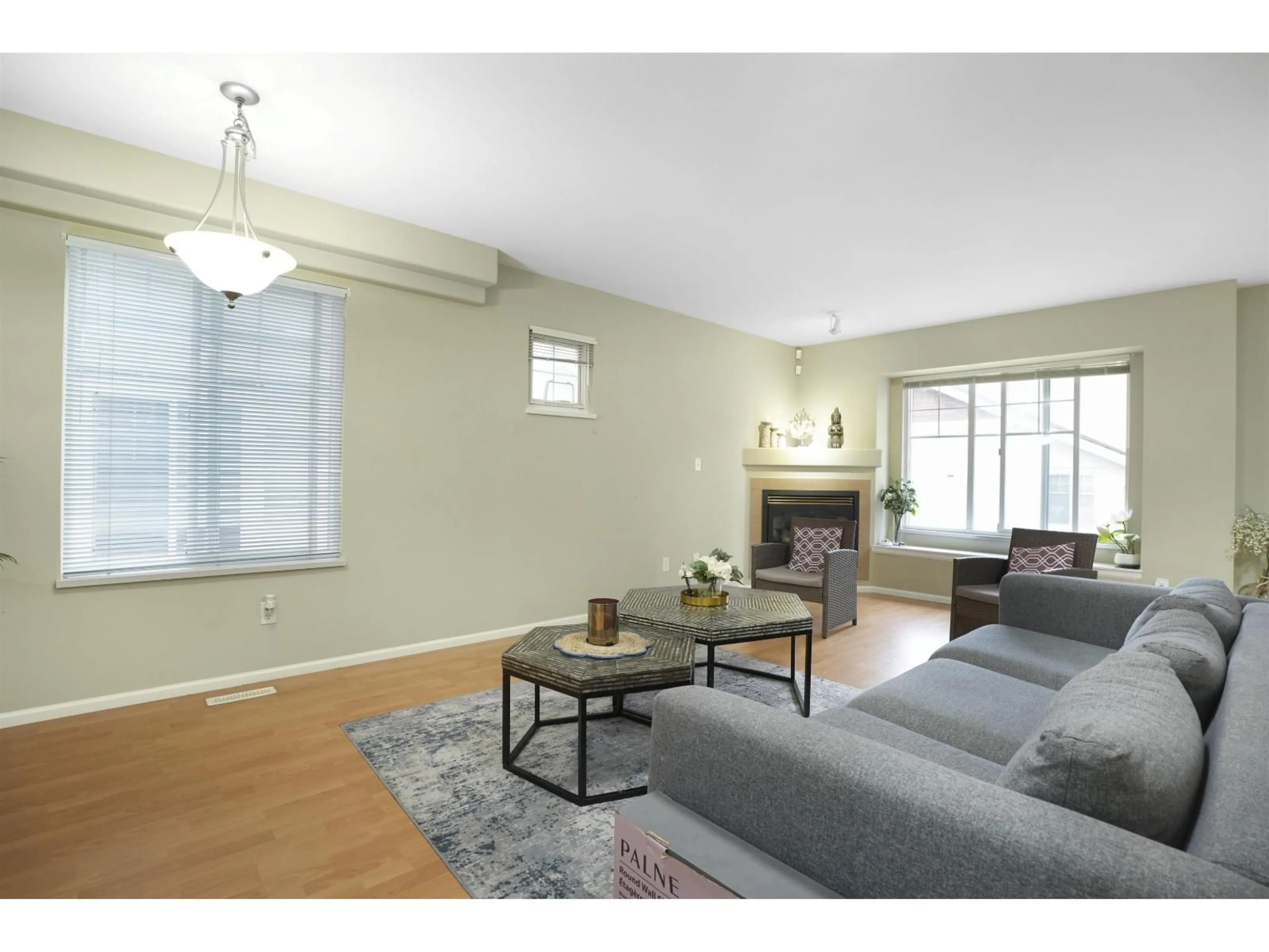Living room with furniture, wood/laminate floor for 16 - 12110 75A AVENUE, Surrey British Columbia V3W1M1