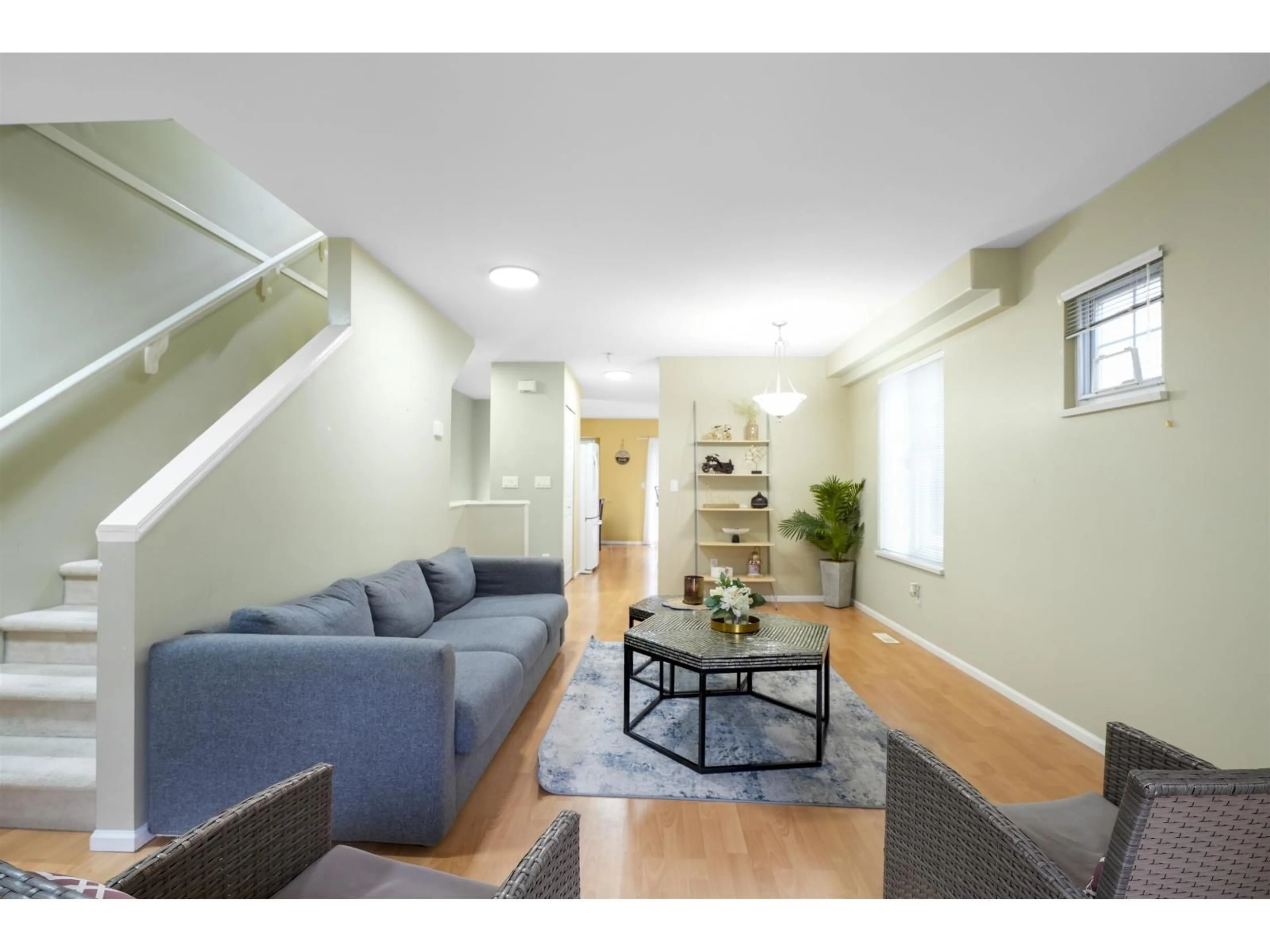 Living room with furniture, unknown for 16 - 12110 75A AVENUE, Surrey British Columbia V3W1M1
