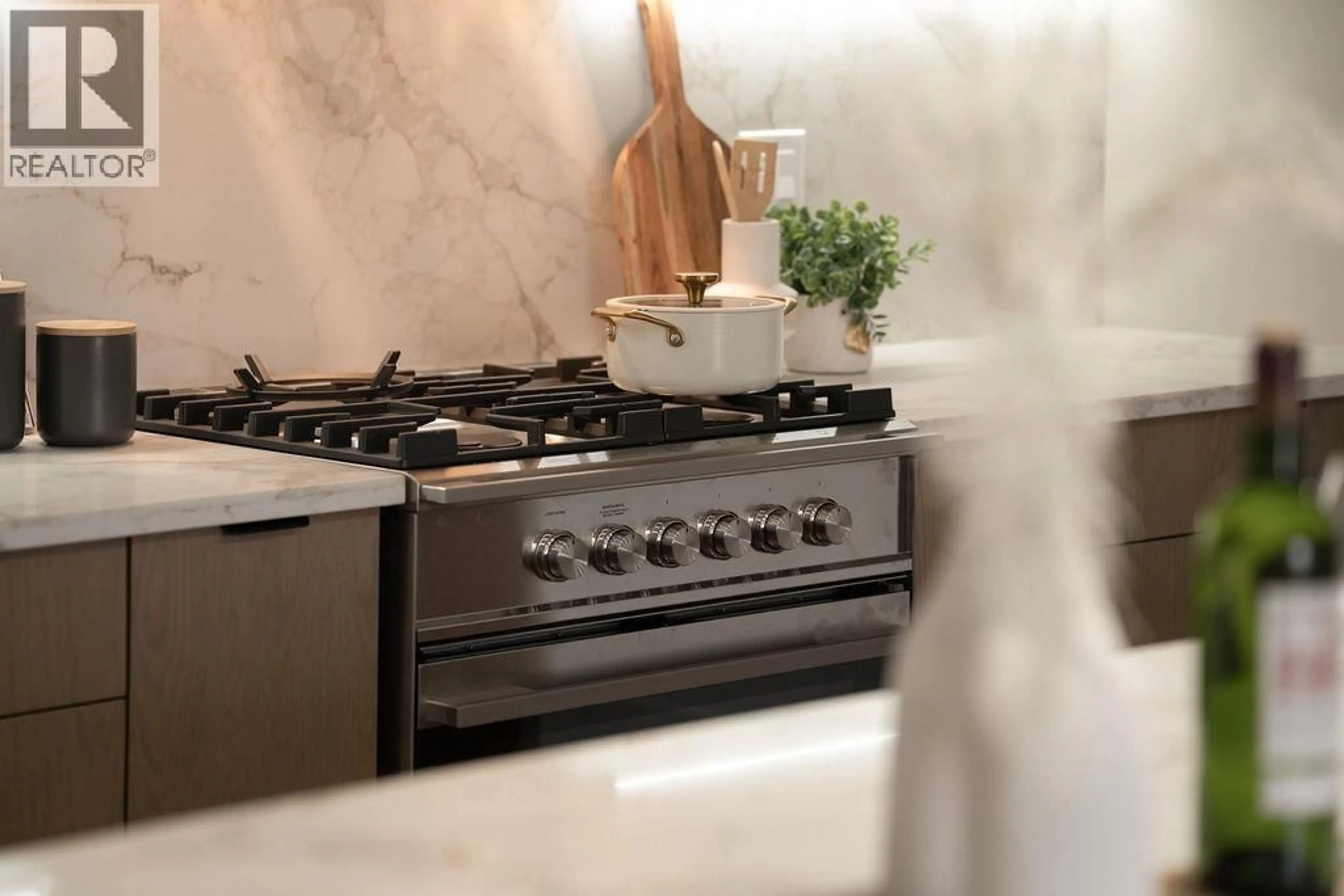 Contemporary kitchen, ceramic/tile floor for 1 - 2282 8TH AVENUE, Vancouver British Columbia V5N1V5