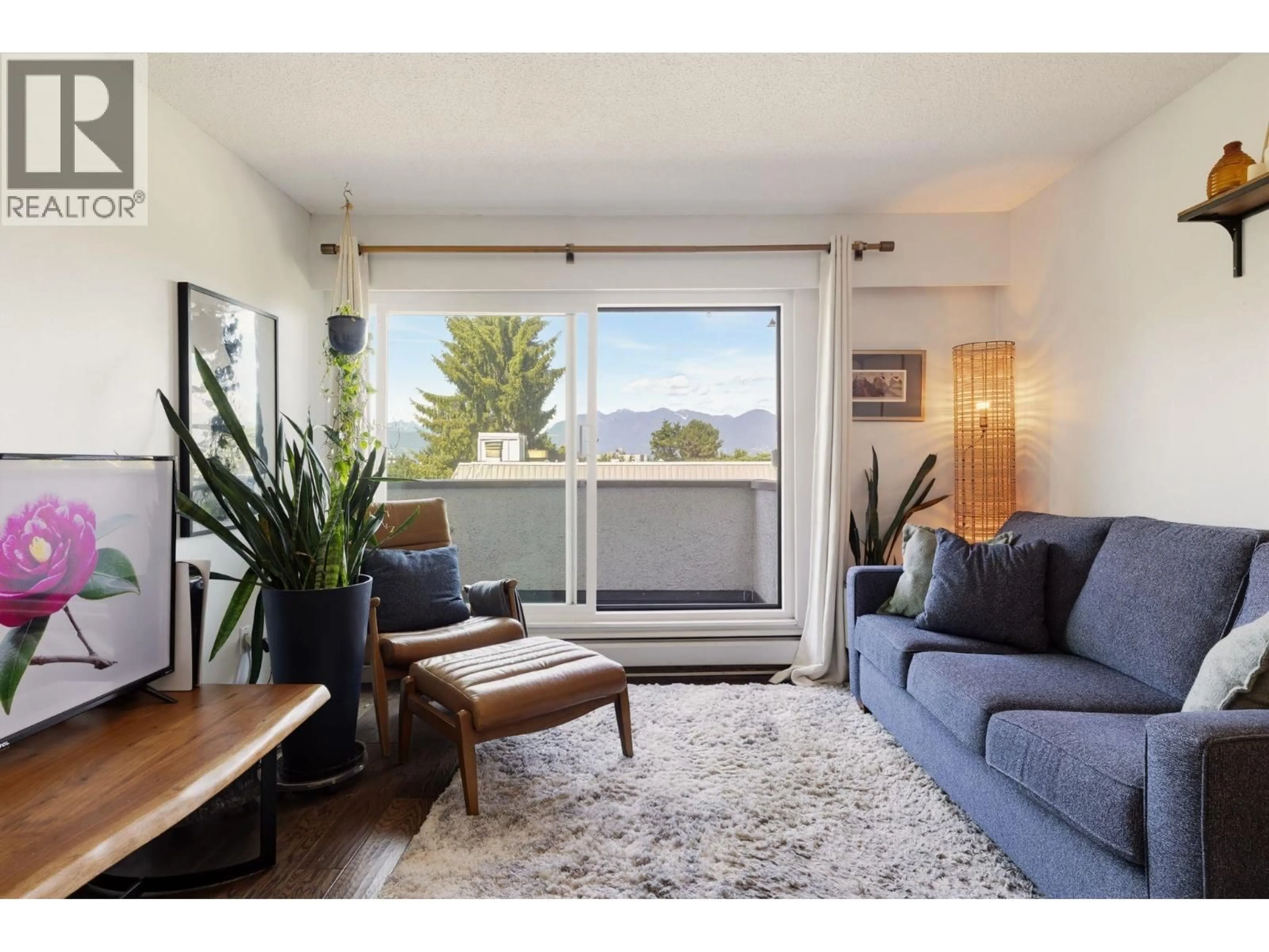 Living room with furniture, unknown for 302 - 391 7TH AVENUE, Vancouver British Columbia V5T4H1