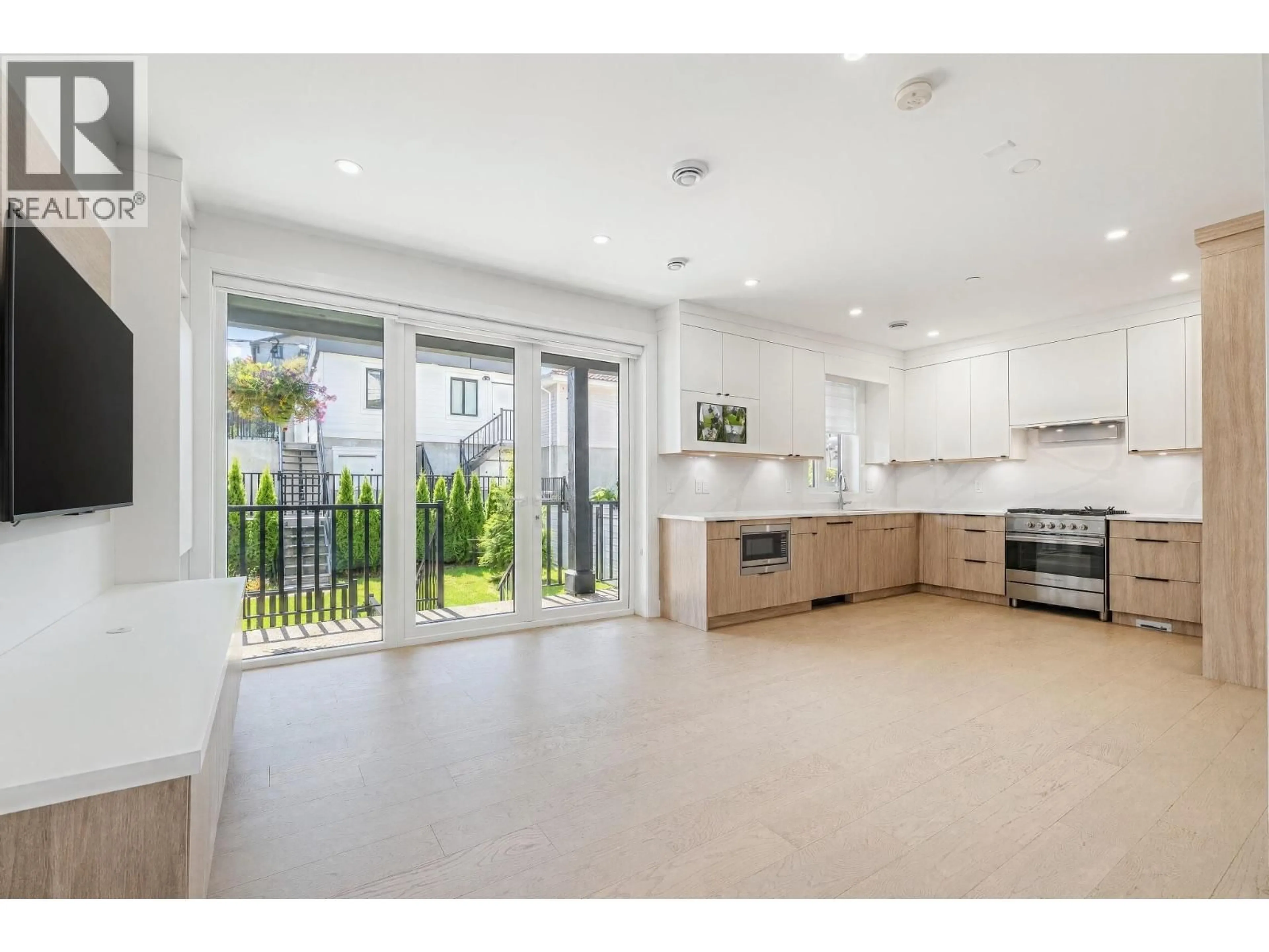 Open concept kitchen, ceramic/tile floor for 2972 VENABLES STREET, Vancouver British Columbia V5K2R9