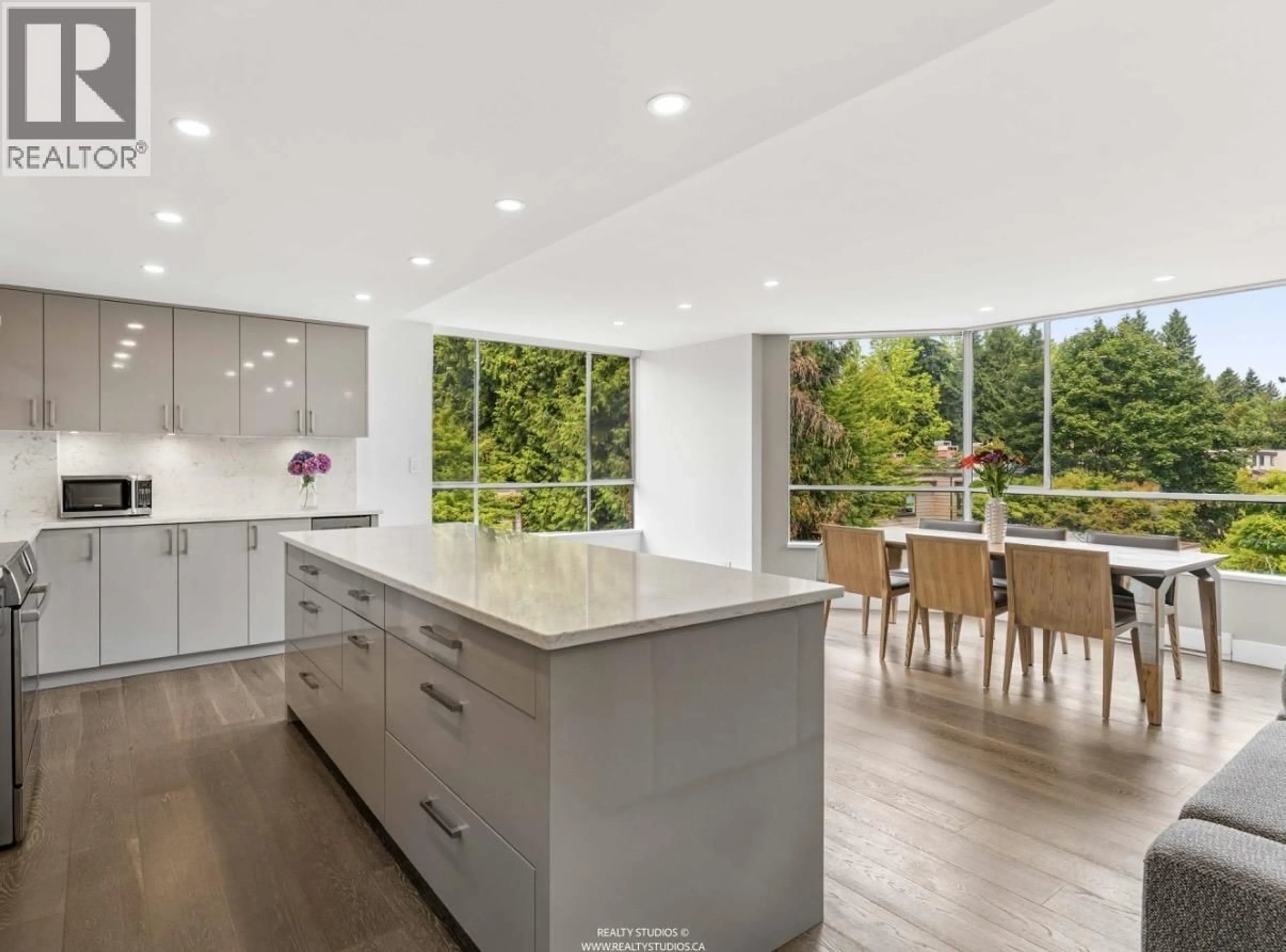 Contemporary kitchen, unknown for 201 - 2140 BRIAR AVENUE, Vancouver British Columbia V6L3B4
