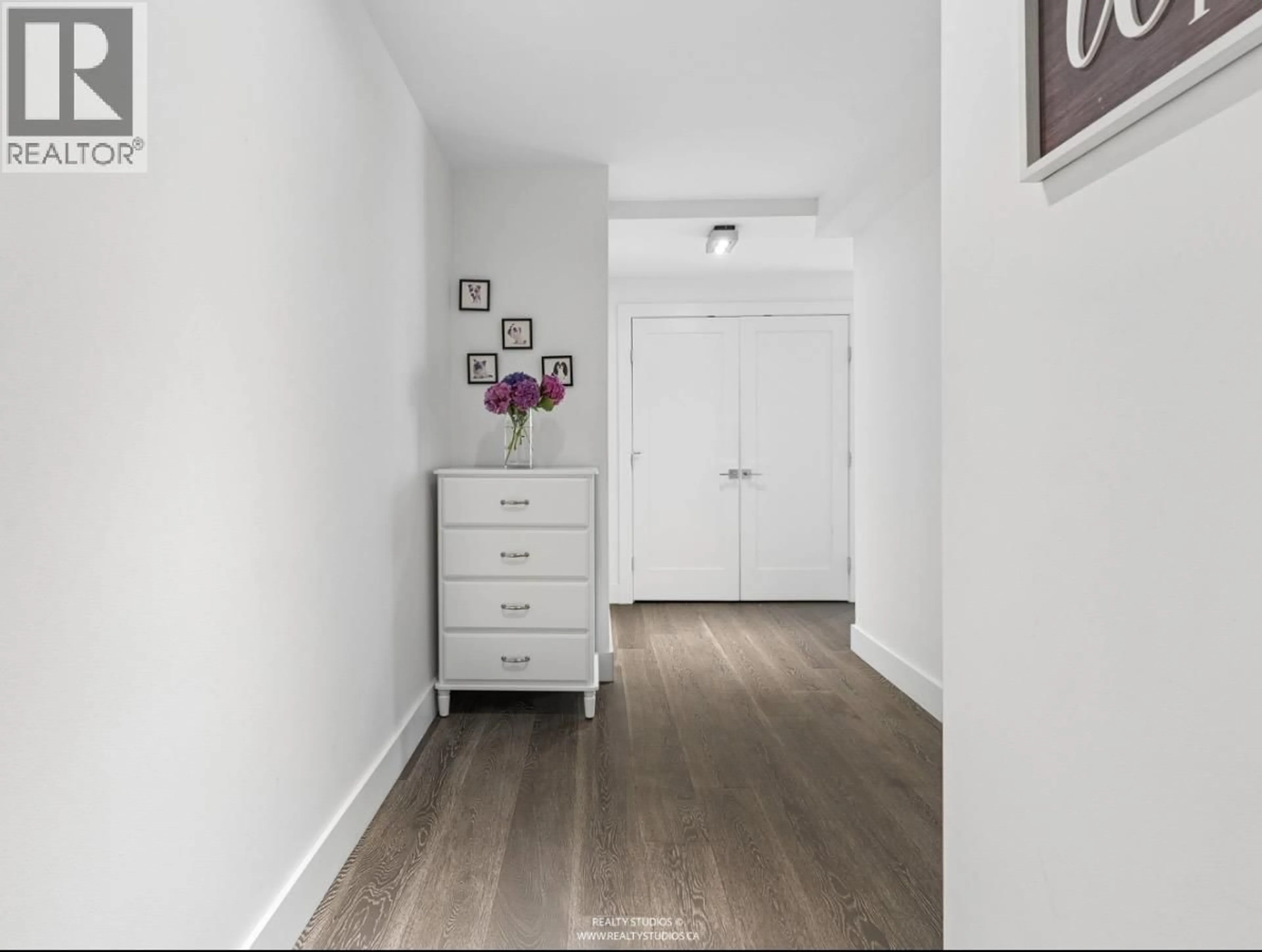 Indoor entryway for 201 - 2140 BRIAR AVENUE, Vancouver British Columbia V6L3B4
