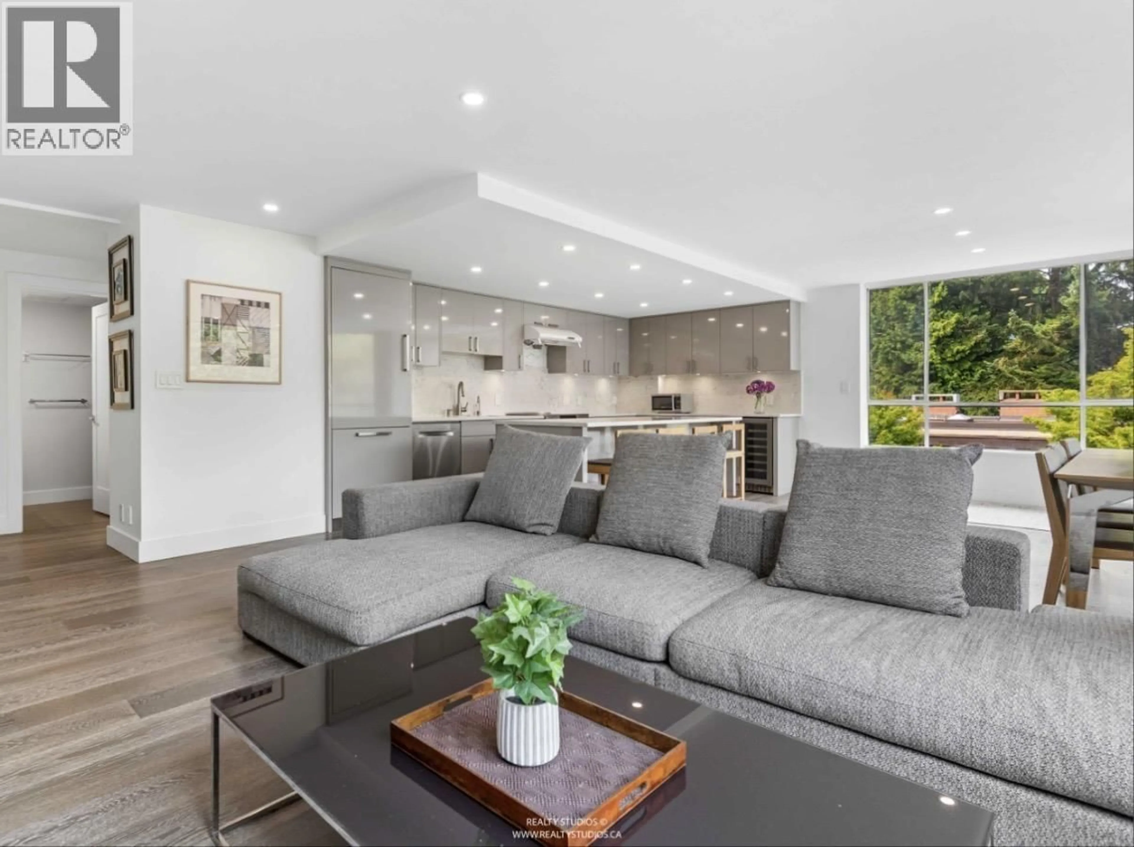 Living room with furniture, unknown for 201 - 2140 BRIAR AVENUE, Vancouver British Columbia V6L3B4