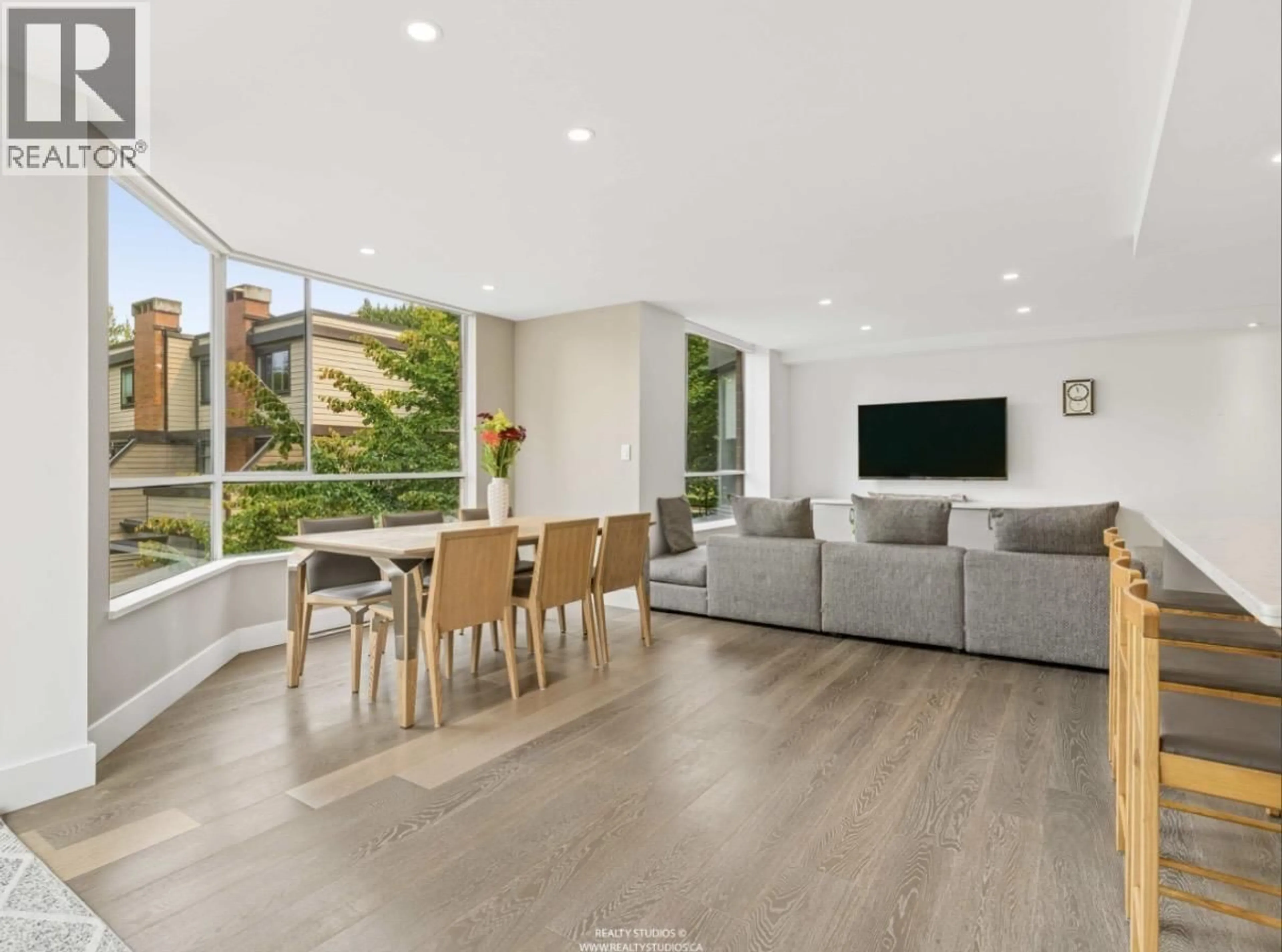 Unknown for 201 - 2140 BRIAR AVENUE, Vancouver British Columbia V6L3B4