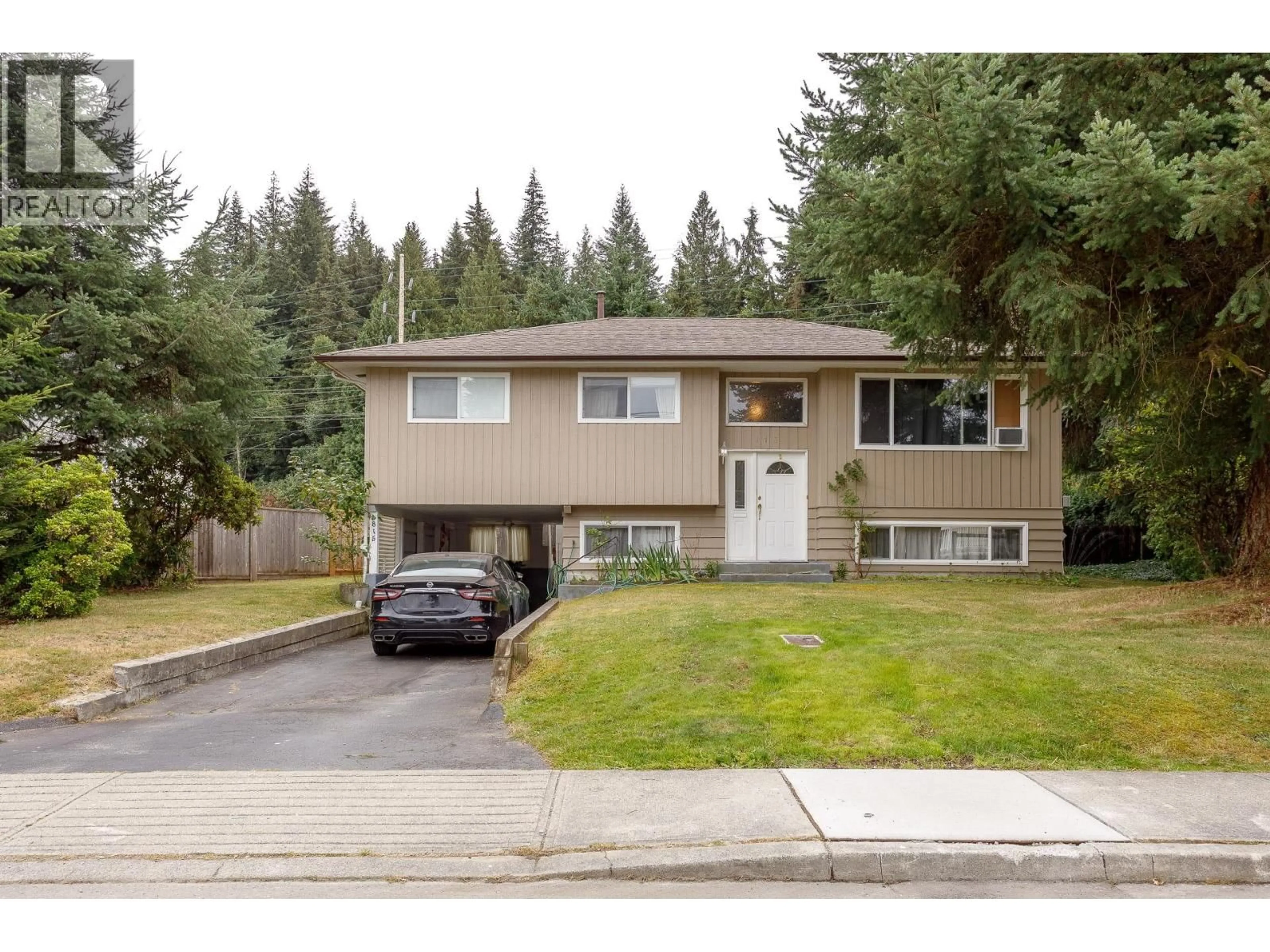 Home with vinyl exterior material, street for 815 SEYMOUR DRIVE, Coquitlam British Columbia V3J6V8