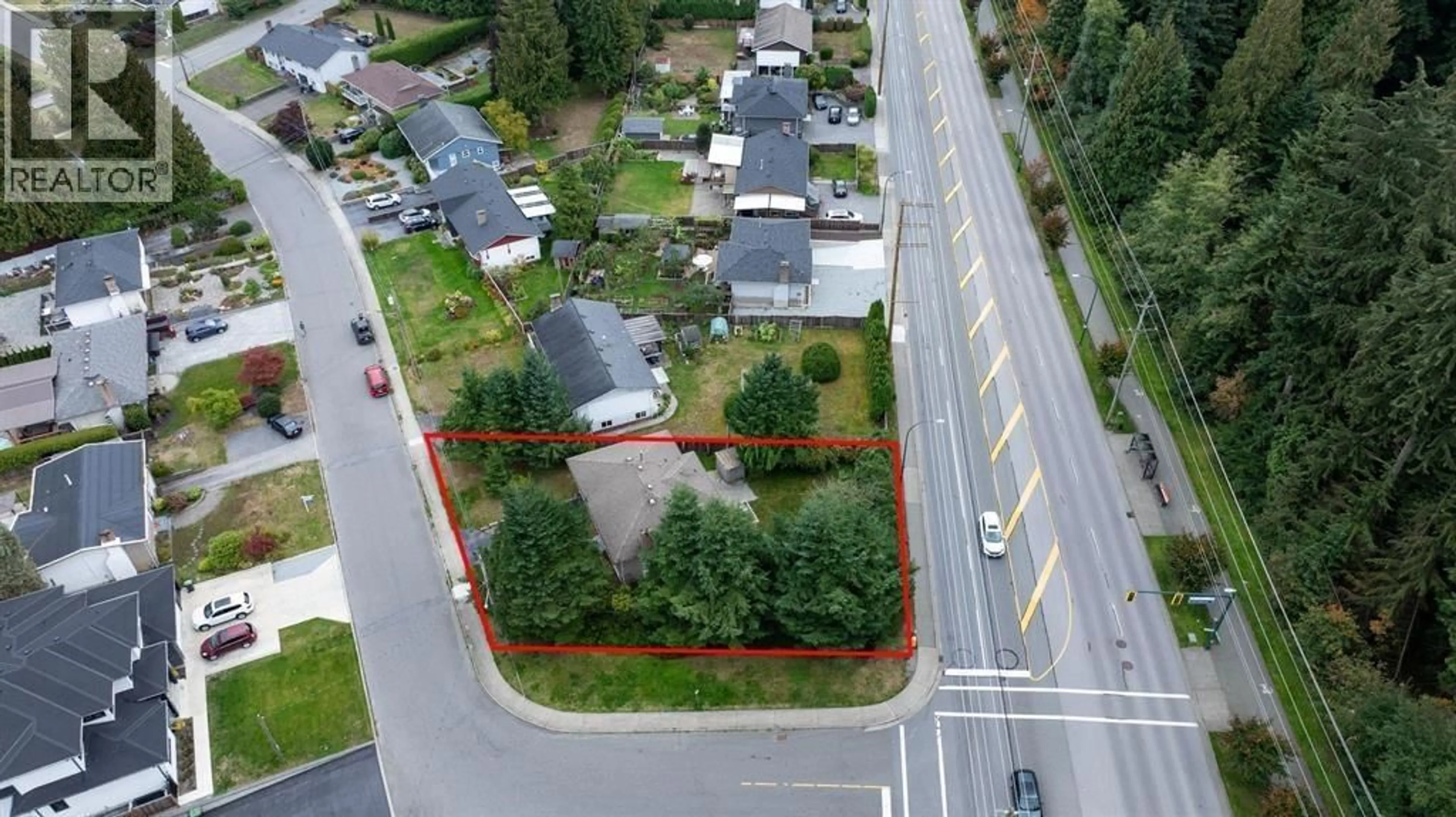A pic from outside/outdoor area/front of a property/back of a property/a pic from drone, street for 815 SEYMOUR DRIVE, Coquitlam British Columbia V3J6V8