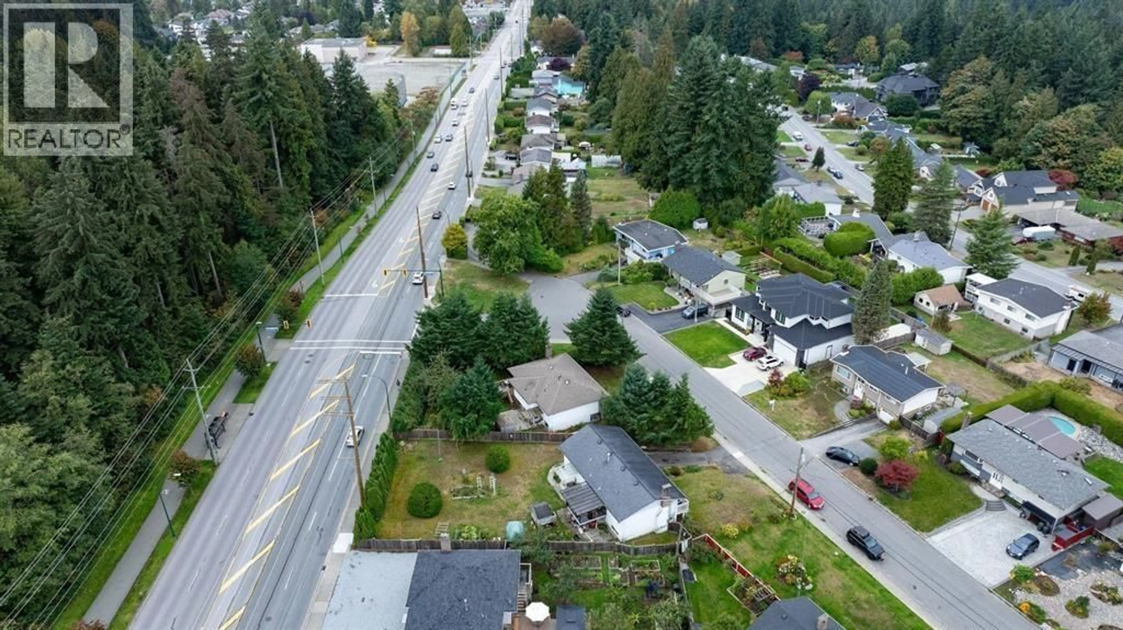 A pic from outside/outdoor area/front of a property/back of a property/a pic from drone, street for 815 SEYMOUR DRIVE, Coquitlam British Columbia V3J6V8