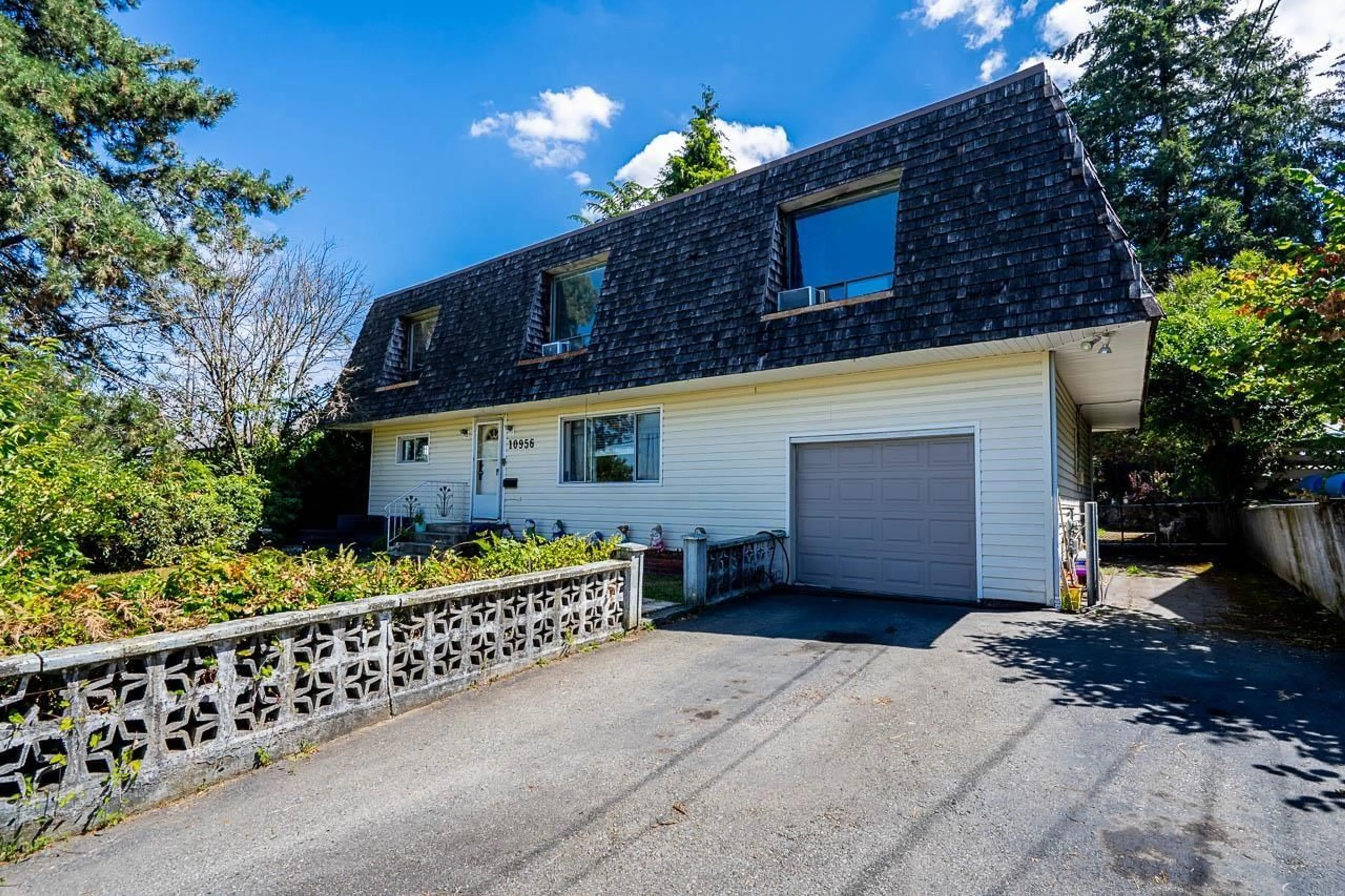 A pic from outside/outdoor area/front of a property/back of a property/a pic from drone, street for 10956 128A STREET, Surrey British Columbia V3T3G2