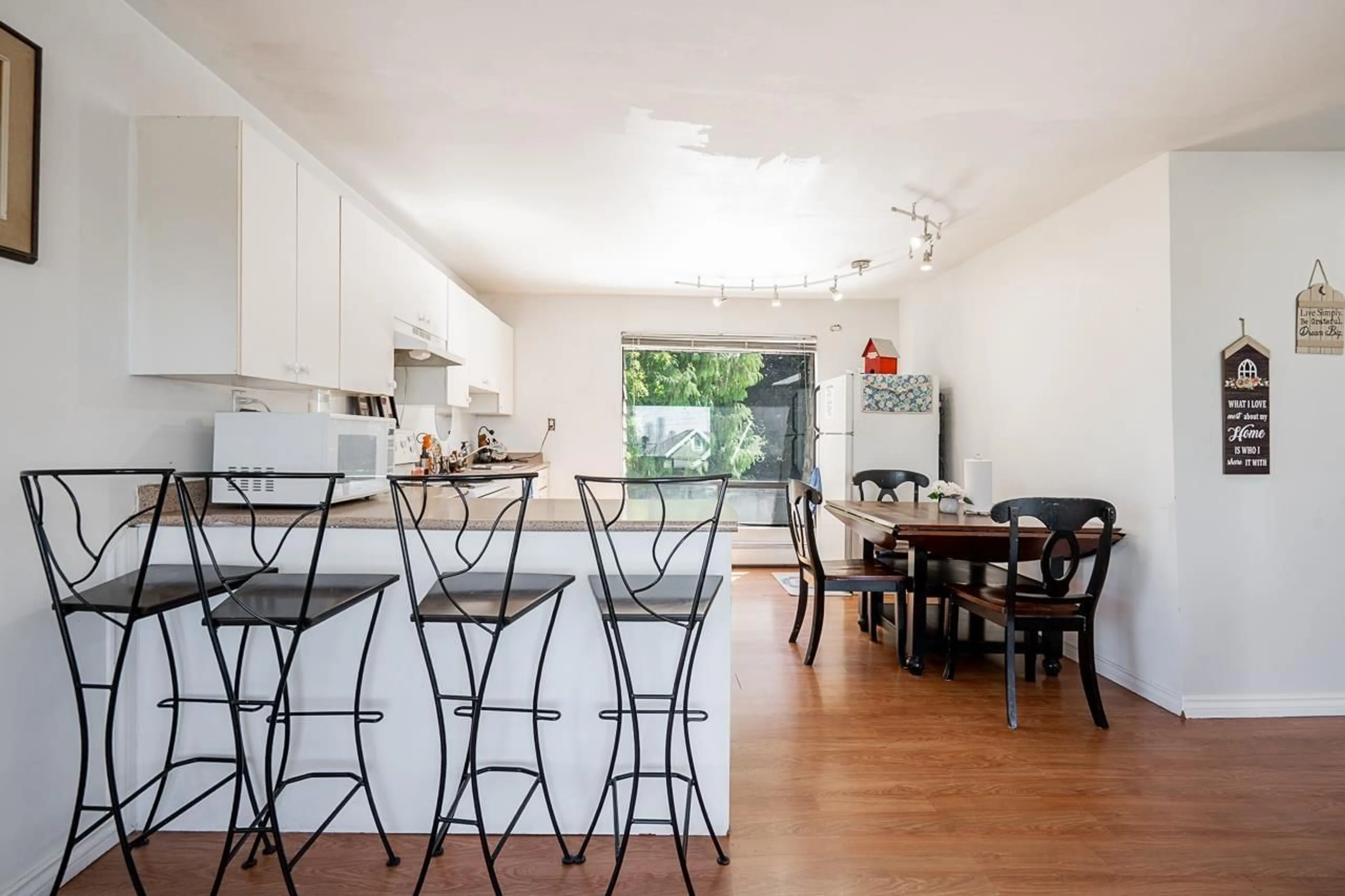 Open concept kitchen, unknown for 10956 128A STREET, Surrey British Columbia V3T3G2