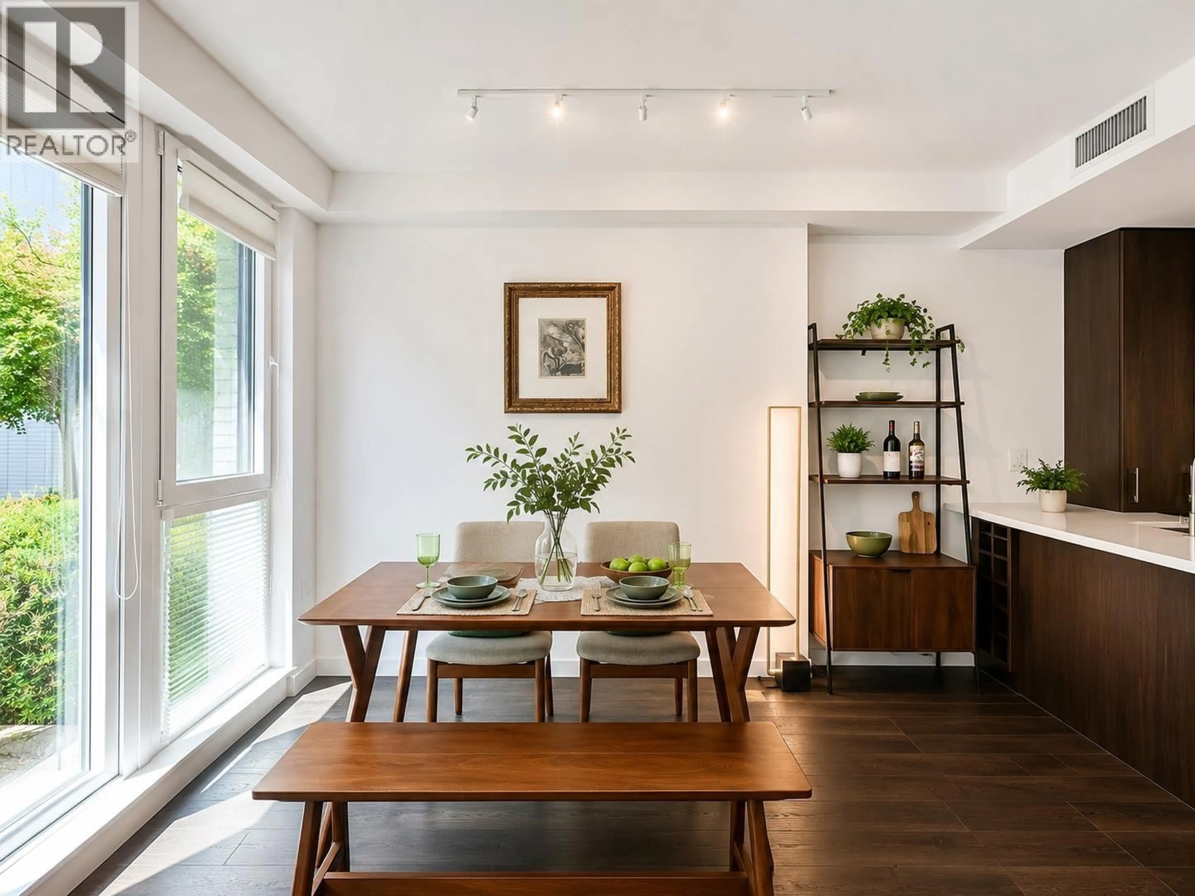 Dining room, wood/laminate floor for 104 - 5383 CAMBIE STREET, Vancouver British Columbia V5Z2Z9