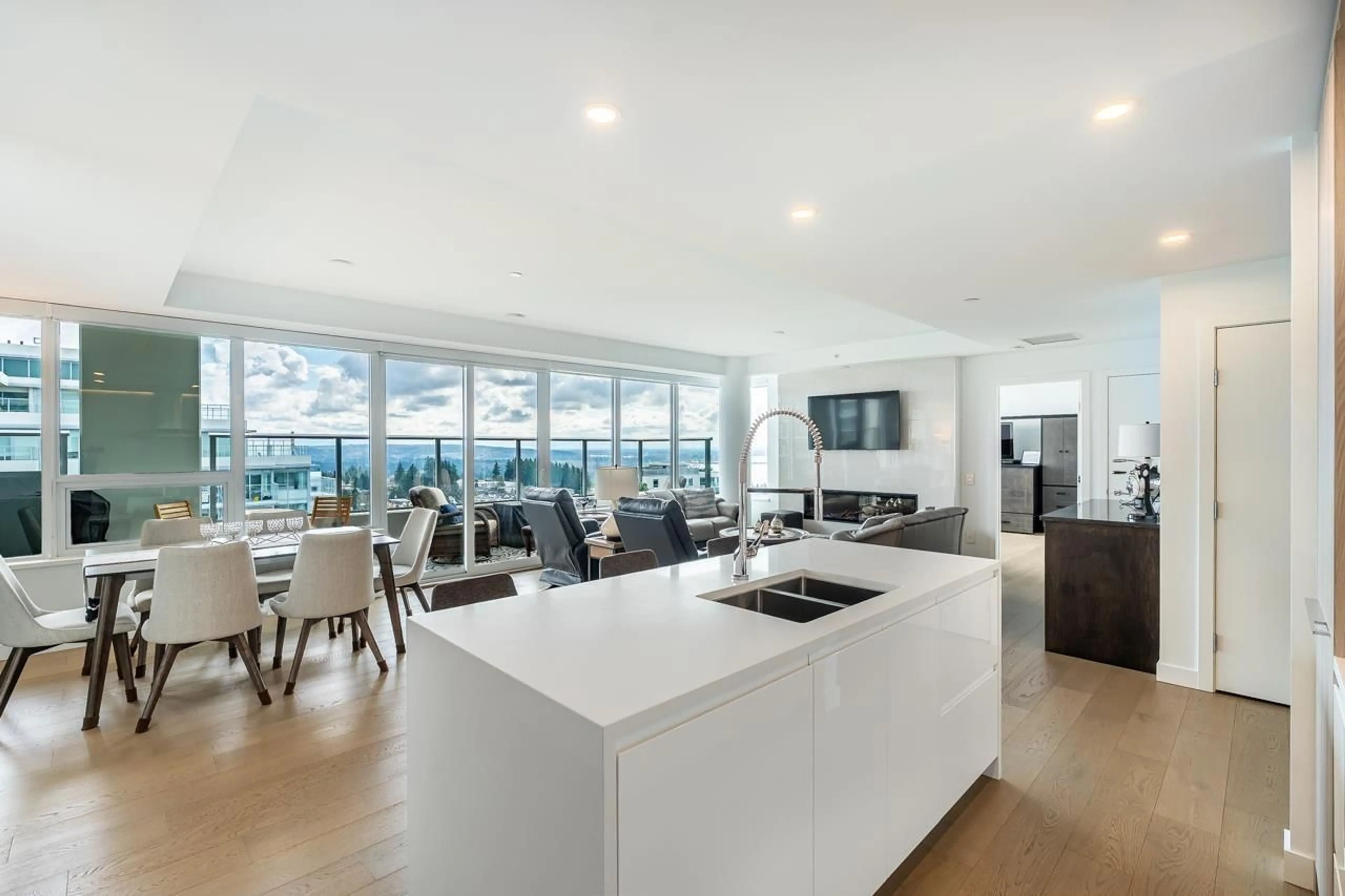 Open concept kitchen, unknown for 1503 - 15165 THRIFT AVENUE, White Rock British Columbia V4B0C1