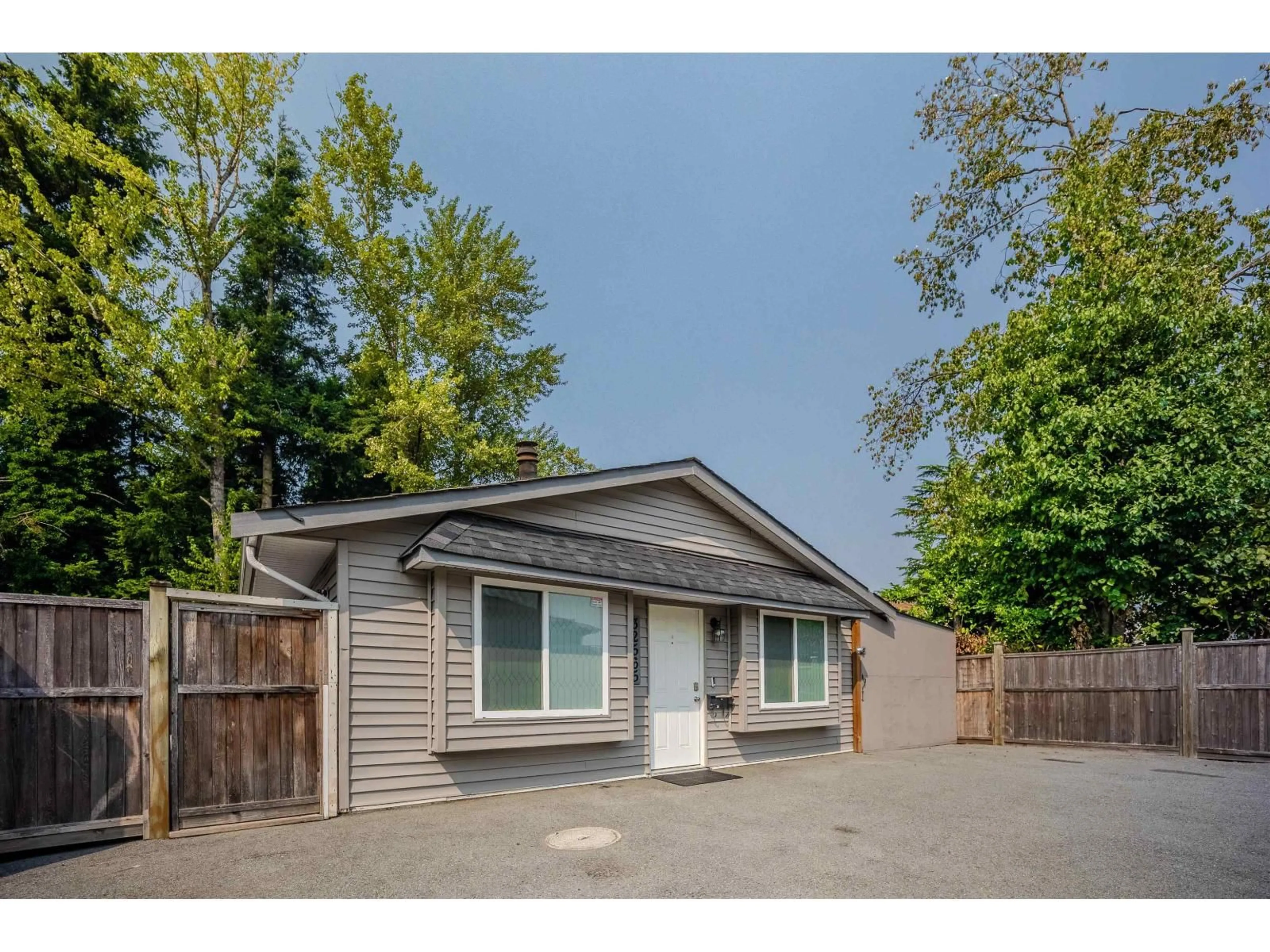 Home with vinyl exterior material, street for 32565 GEORGE FERGUSON WAY, Abbotsford British Columbia V2T4C8