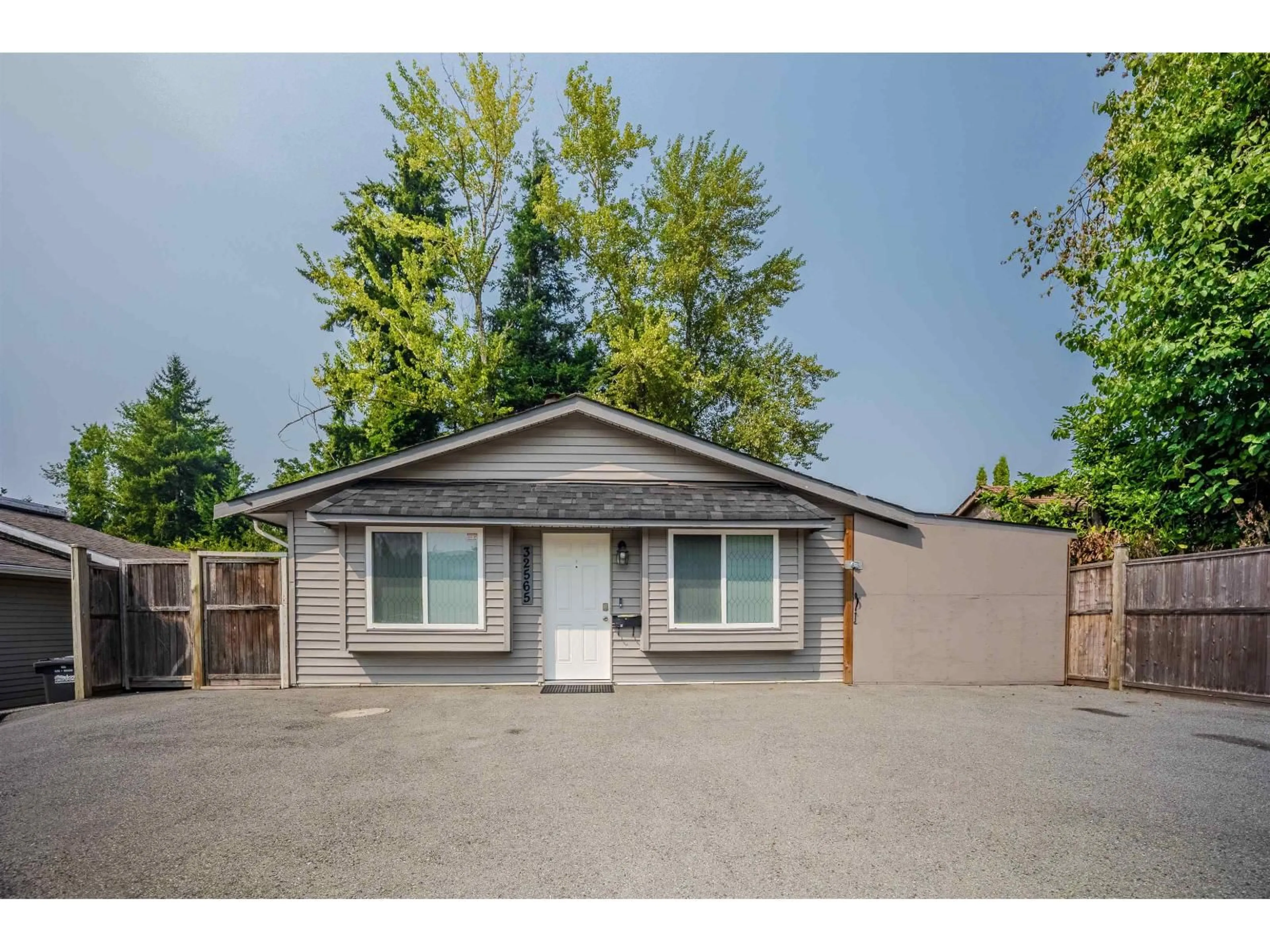 Unknown for 32565 GEORGE FERGUSON WAY, Abbotsford British Columbia V2T4C8