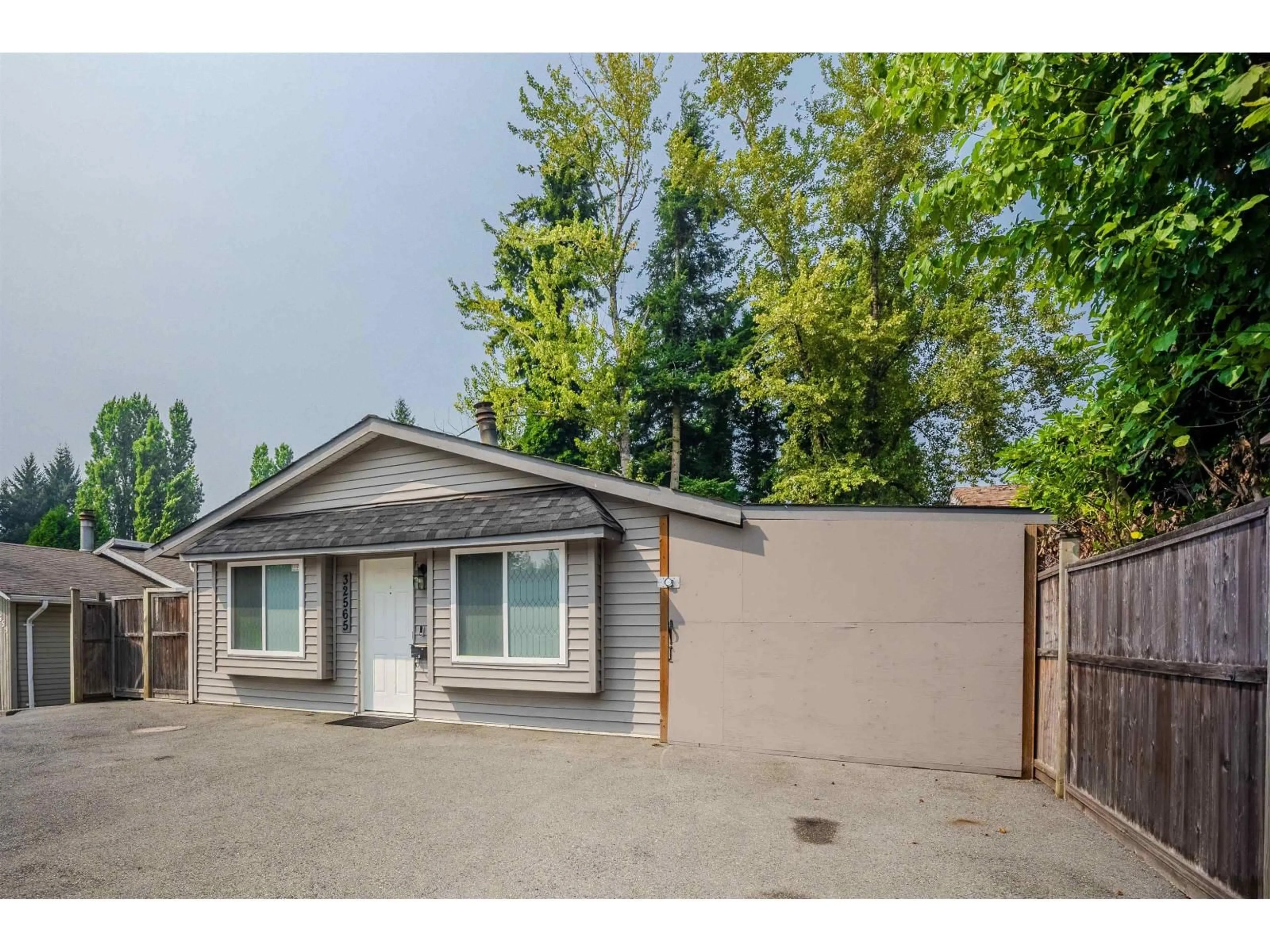Unknown for 32565 GEORGE FERGUSON WAY, Abbotsford British Columbia V2T4C8