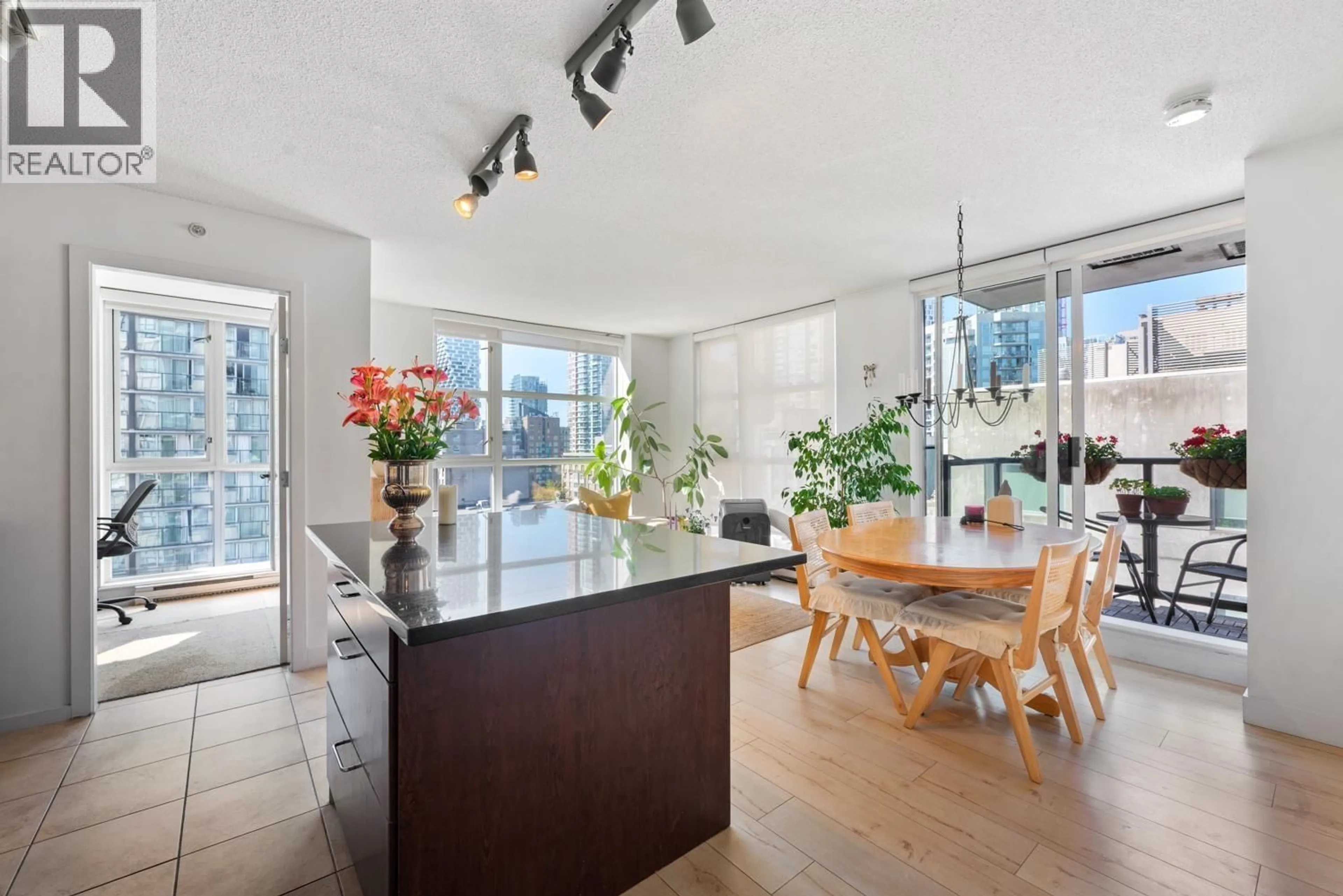 Open concept kitchen, unknown for 808 - 1199 SEYMOUR STREET, Vancouver British Columbia V6L2G5