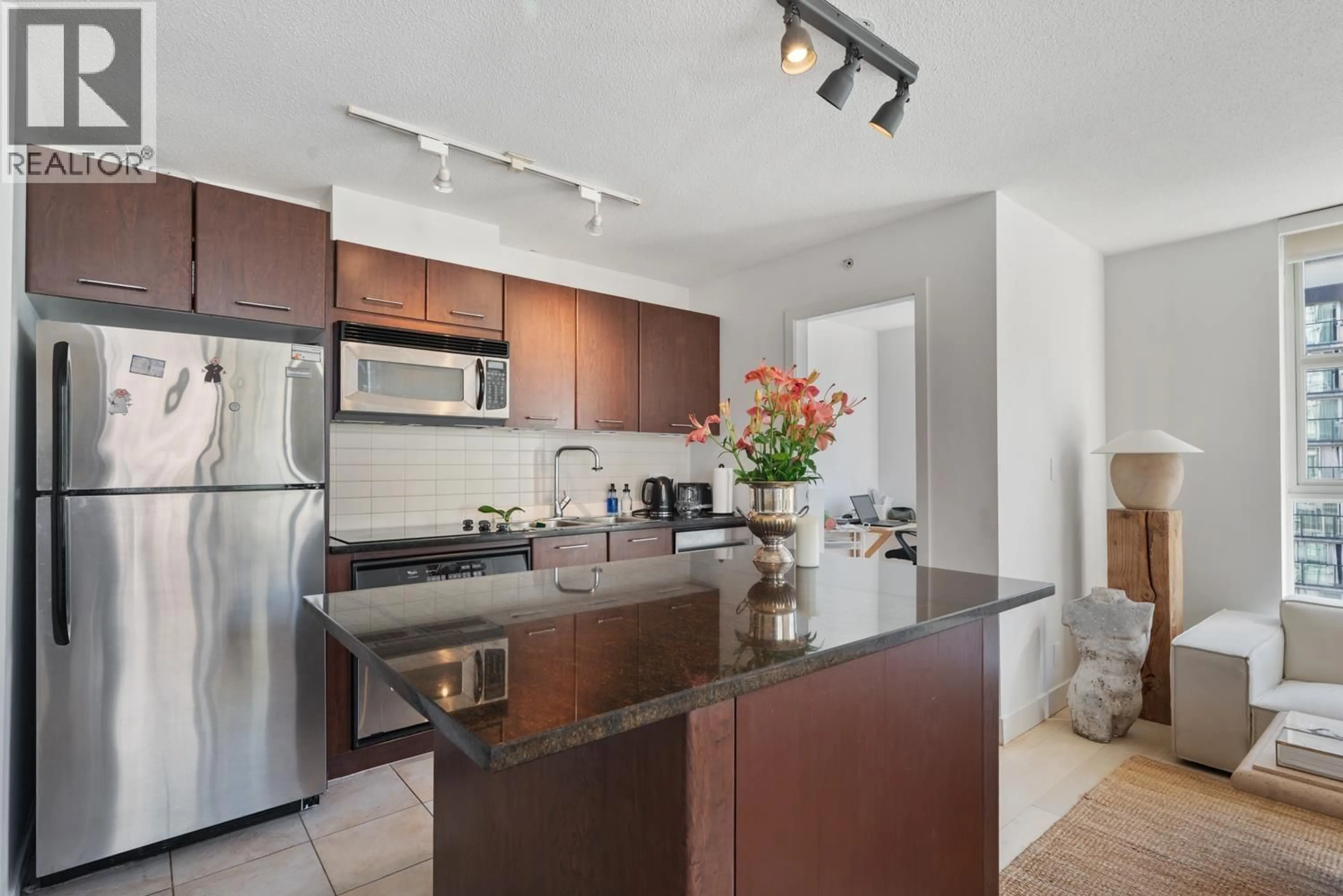 Open concept kitchen, ceramic/tile floor for 808 - 1199 SEYMOUR STREET, Vancouver British Columbia V6L2G5