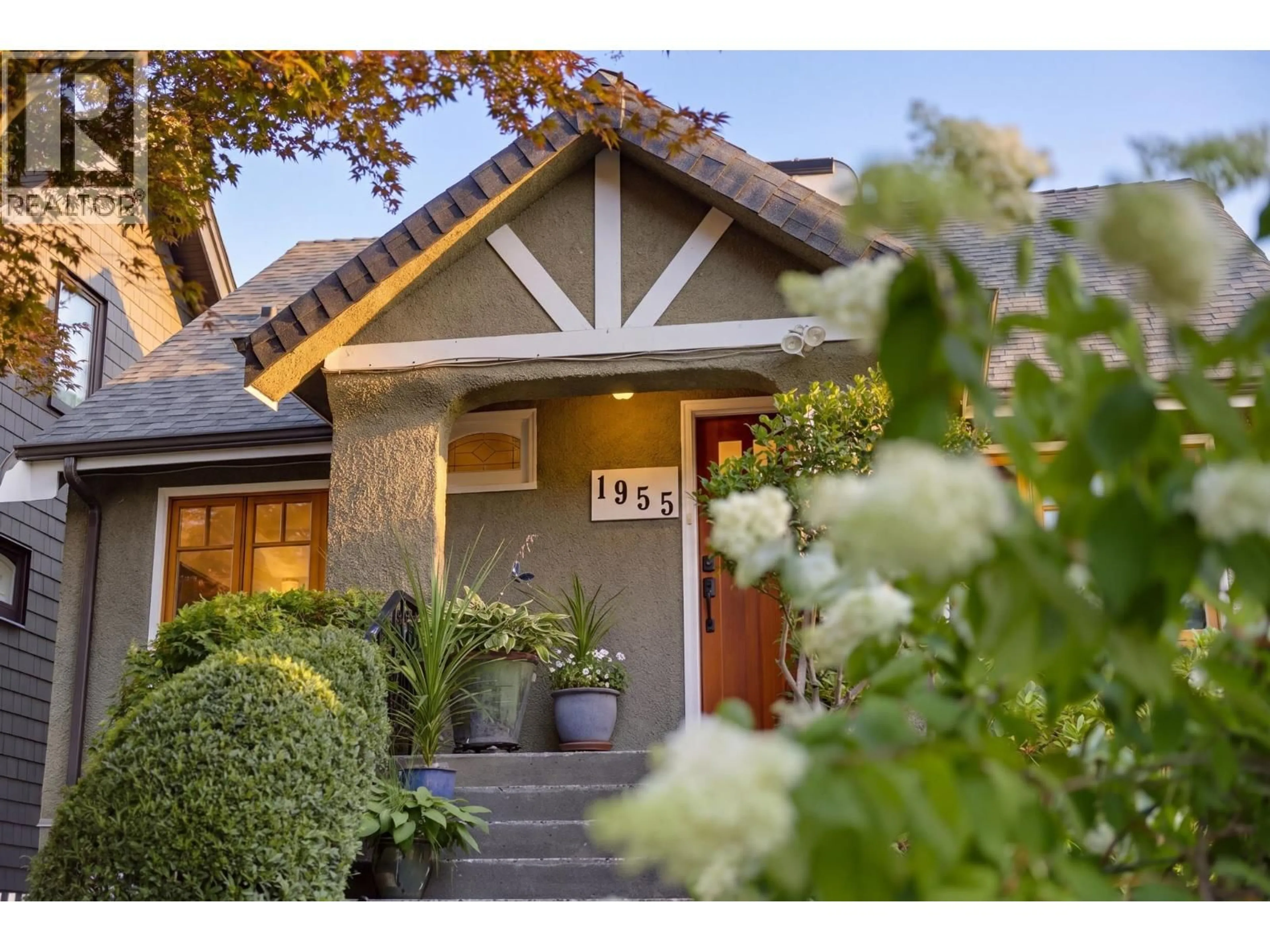 Unknown for 1955 8TH AVENUE, Vancouver British Columbia V5N1T9