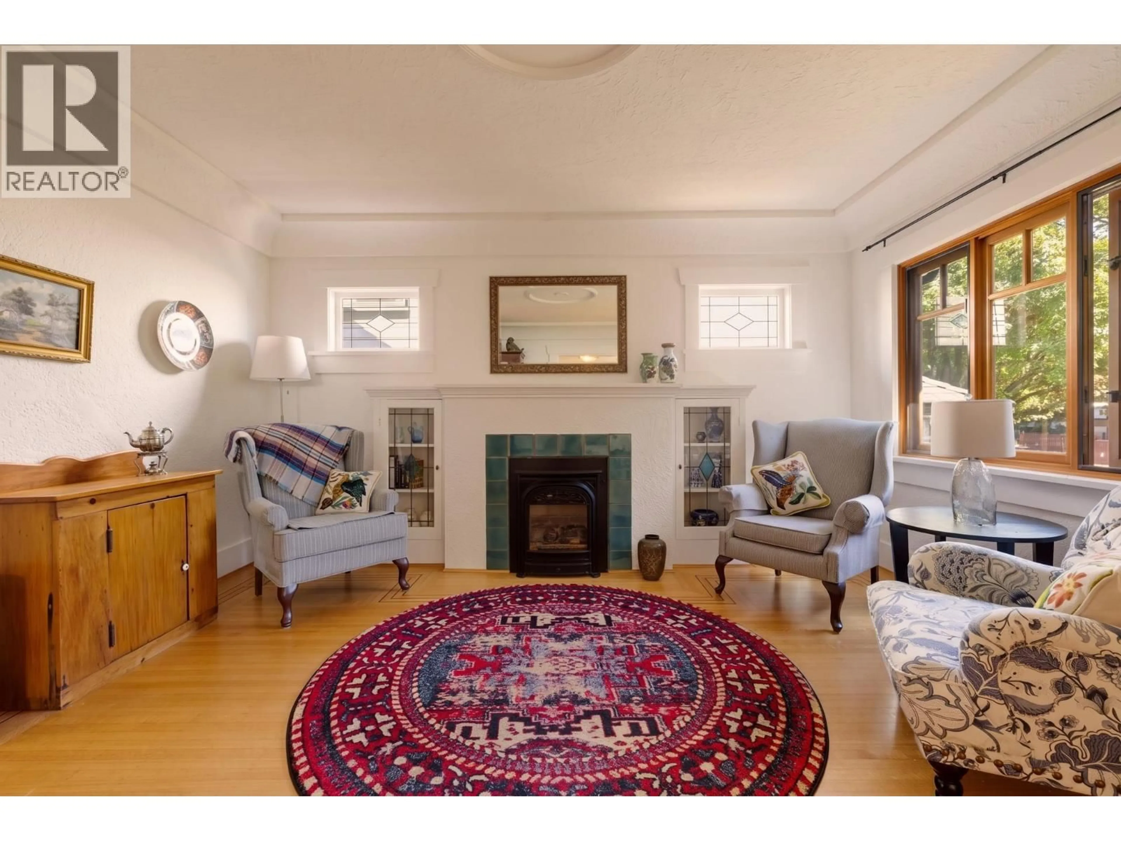 Living room with furniture, carpet floor for 1955 8TH AVENUE, Vancouver British Columbia V5N1T9