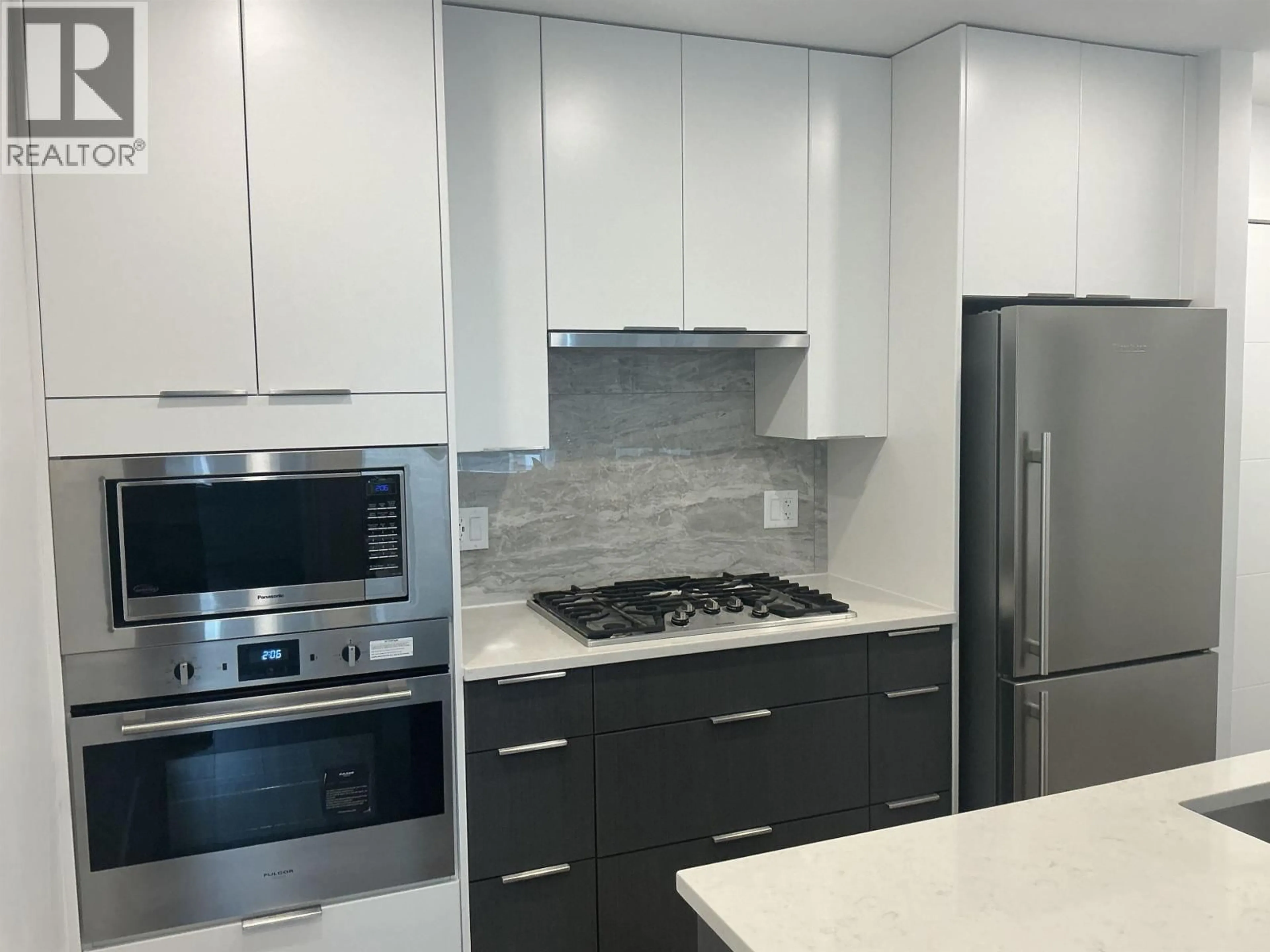 Contemporary kitchen, ceramic/tile floor for 504 - 11641 227 STREET, Maple Ridge British Columbia V2X9J6