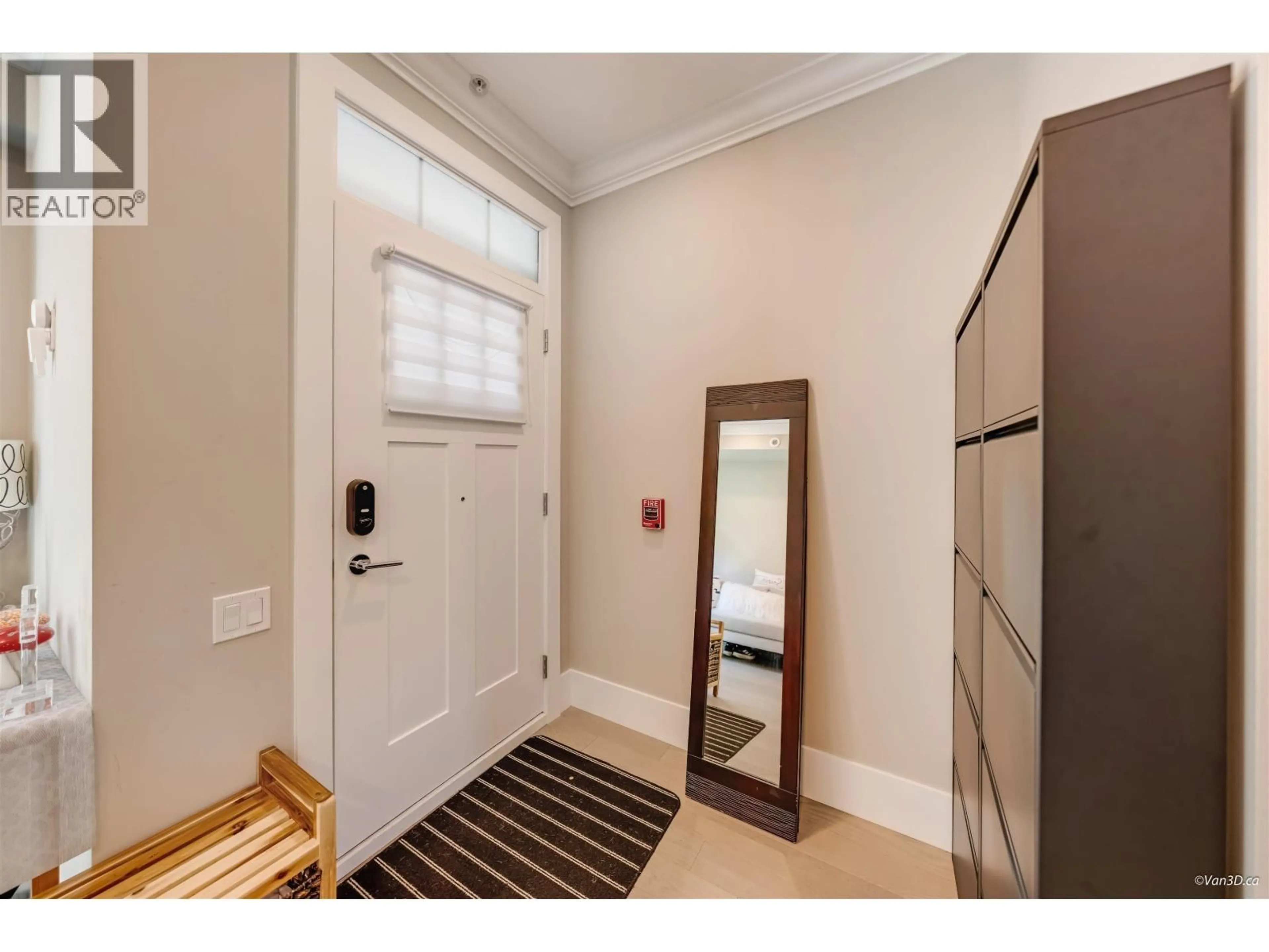 Indoor entryway for 7519 YUKON STREET, Vancouver British Columbia V5X2Y4