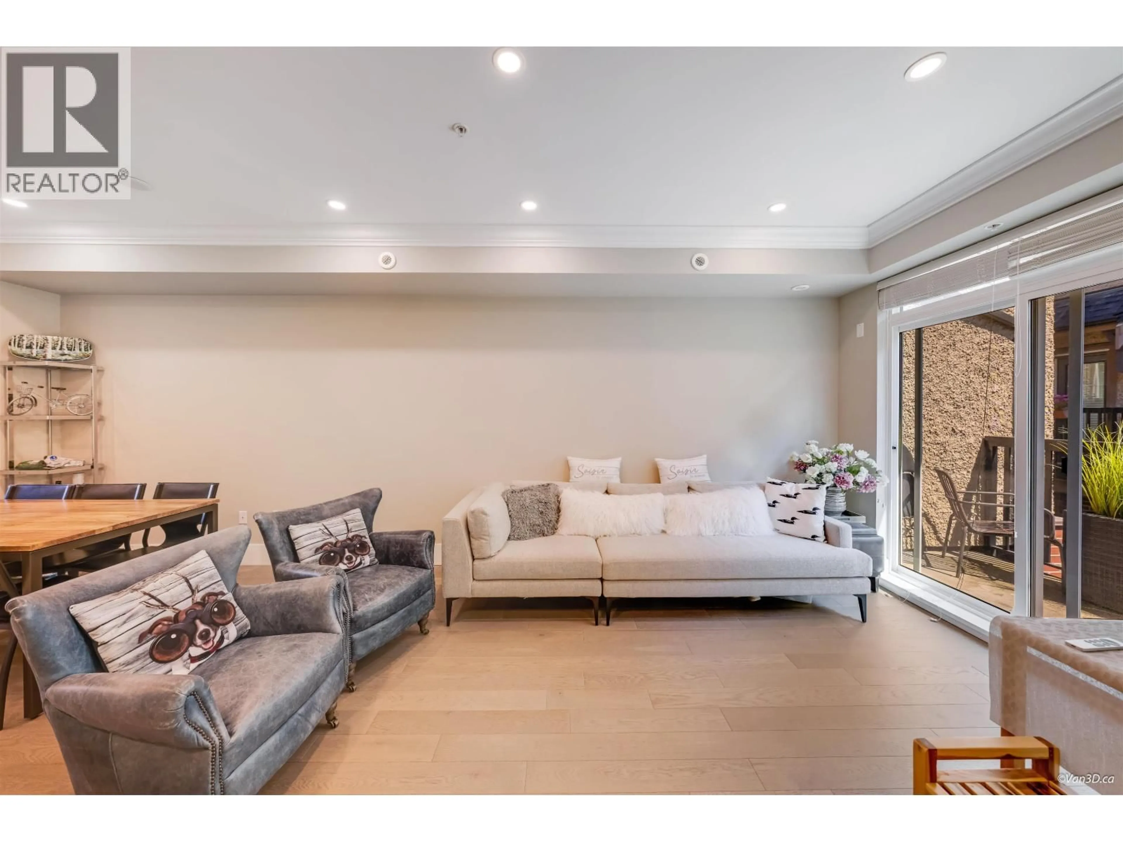 Living room with furniture, unknown for 7519 YUKON STREET, Vancouver British Columbia V5X2Y4