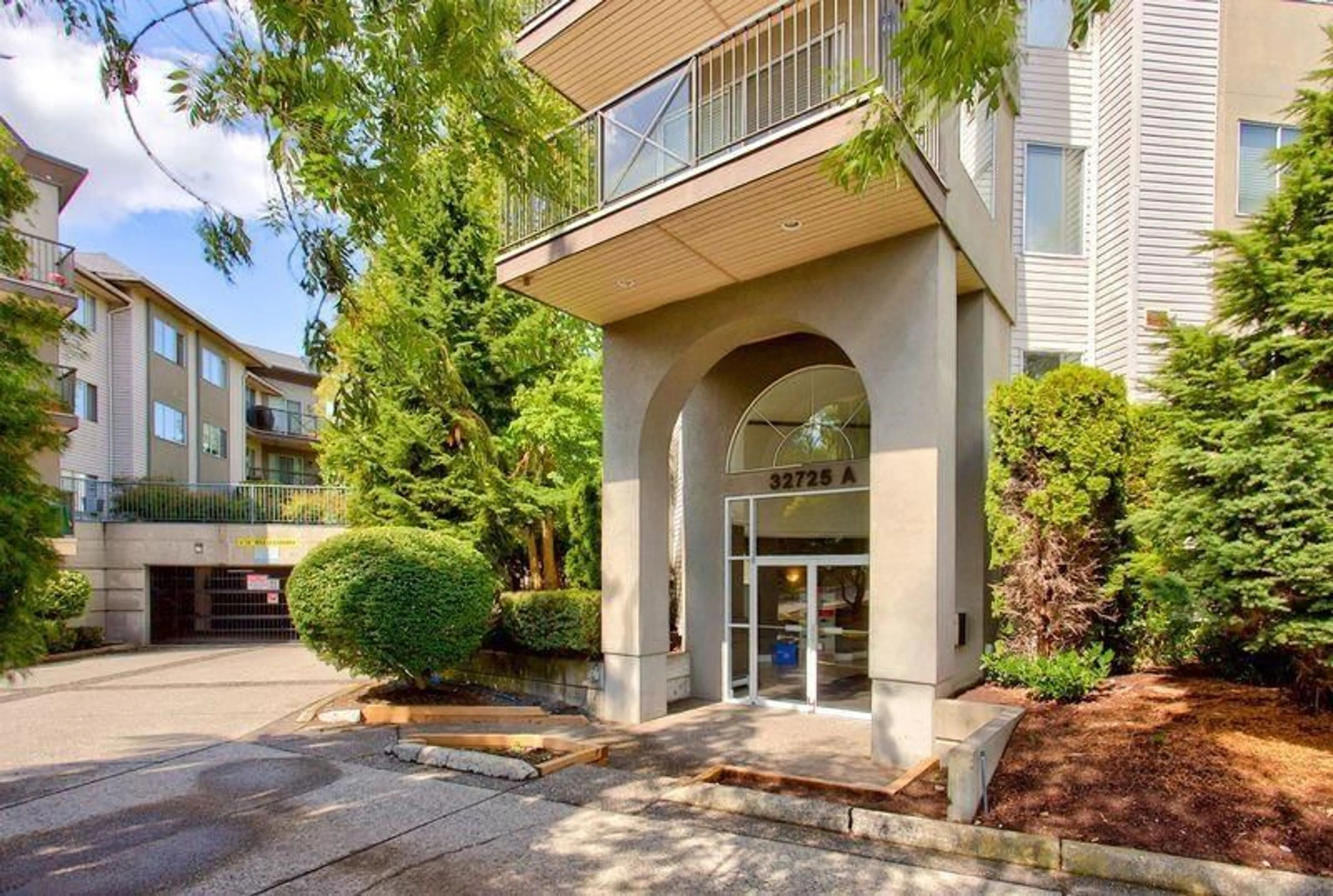 Indoor foyer for 104 - 32725 GEORGE FERGUSON WAY, Abbotsford British Columbia V2T5M5