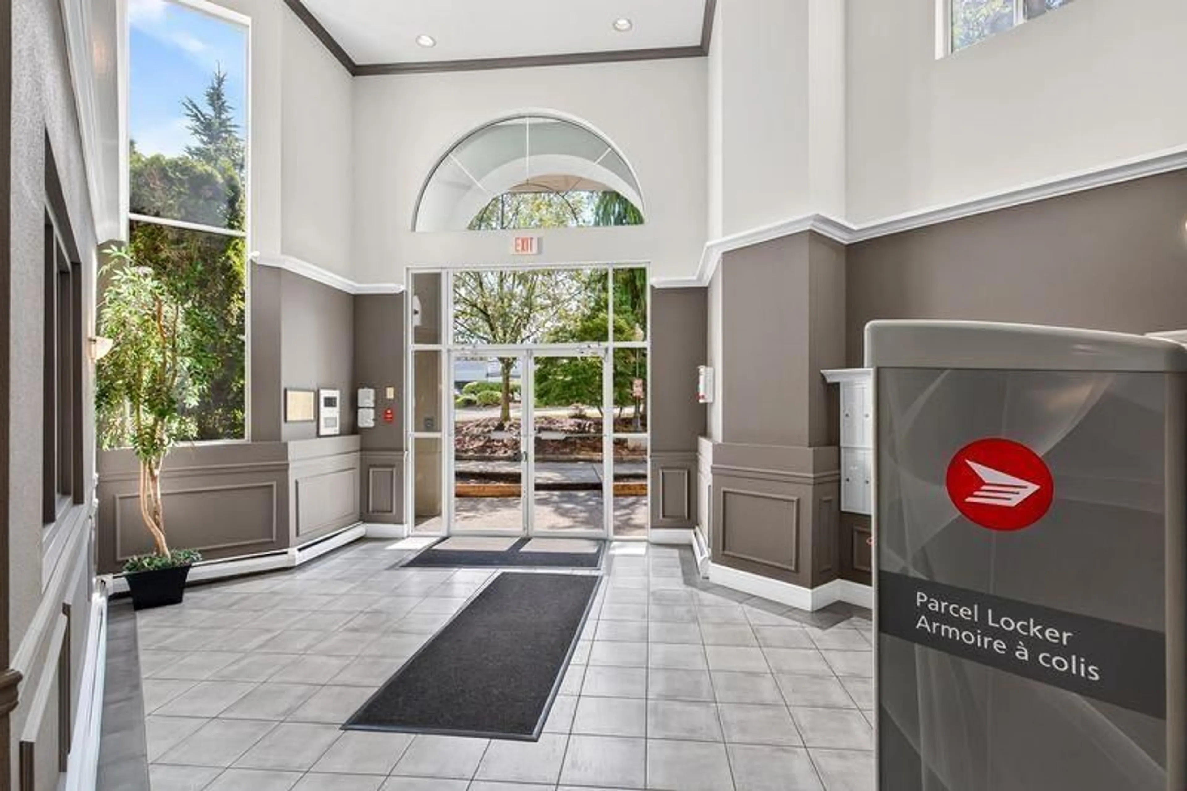 Indoor foyer for 104 - 32725 GEORGE FERGUSON WAY, Abbotsford British Columbia V2T5M5