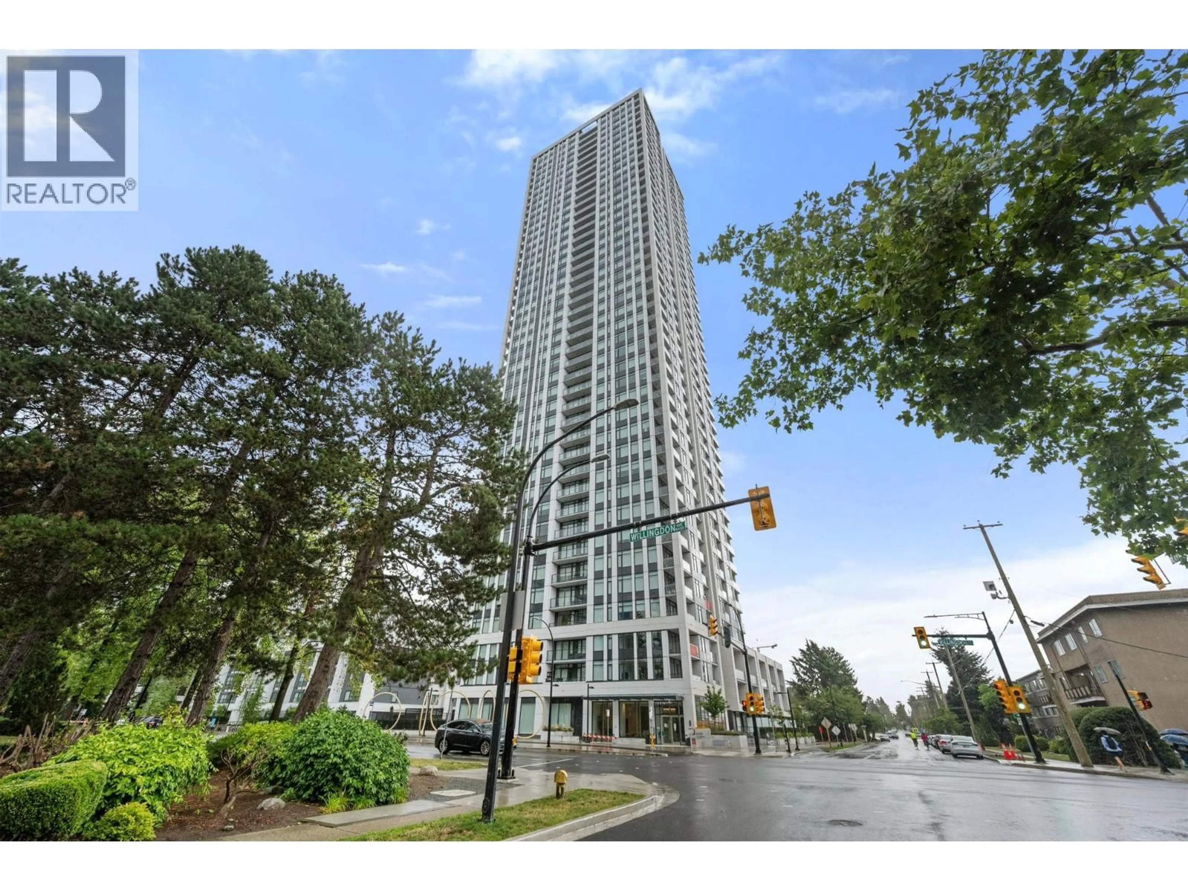 Indoor foyer for 1905 - 6468 WILLINGDON AVENUE, Burnaby British Columbia V5H0L3