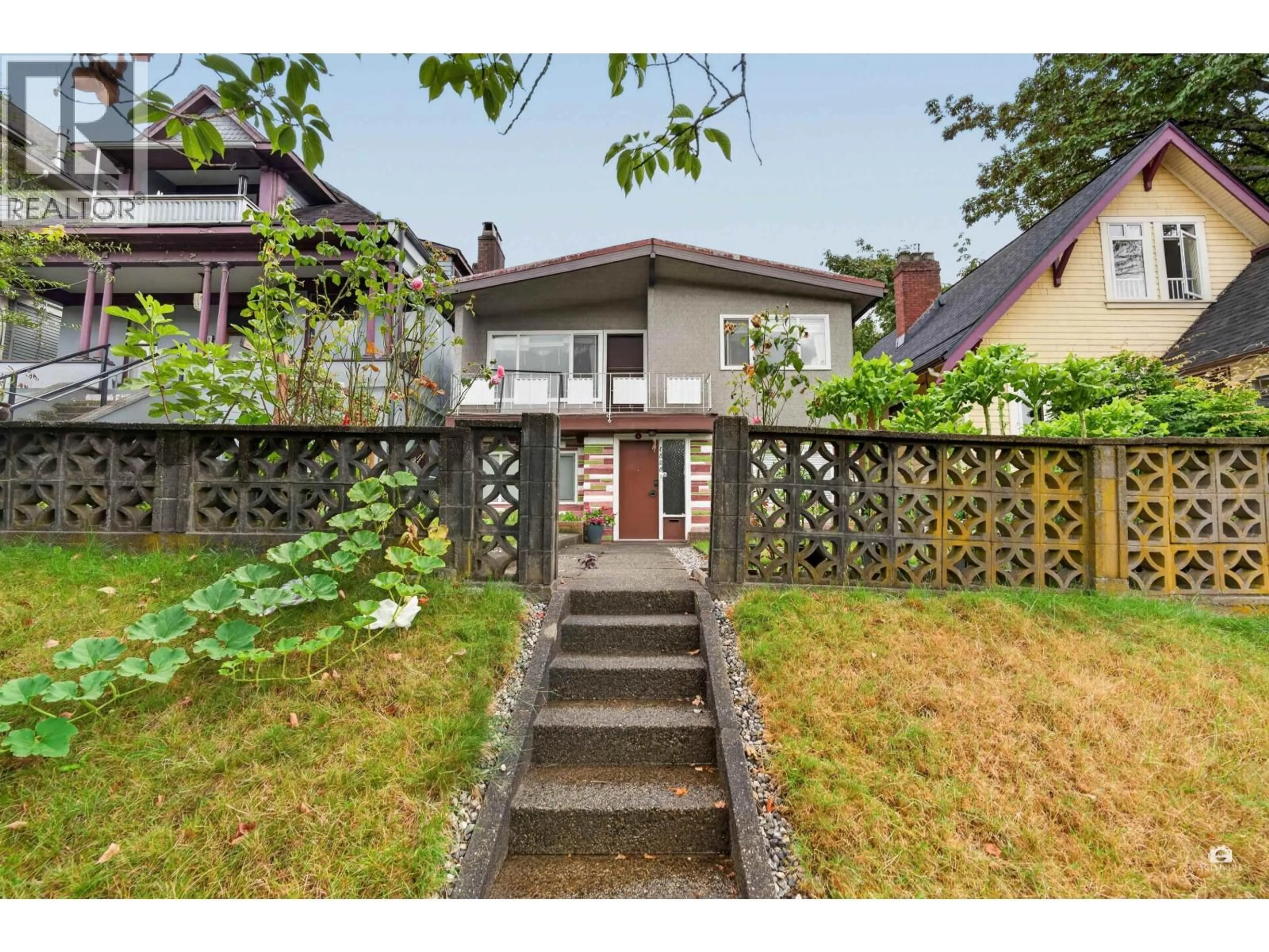 A pic from outside/outdoor area/front of a property/back of a property/a pic from drone, street for 1828 PARKER STREET, Vancouver British Columbia V5L2K9