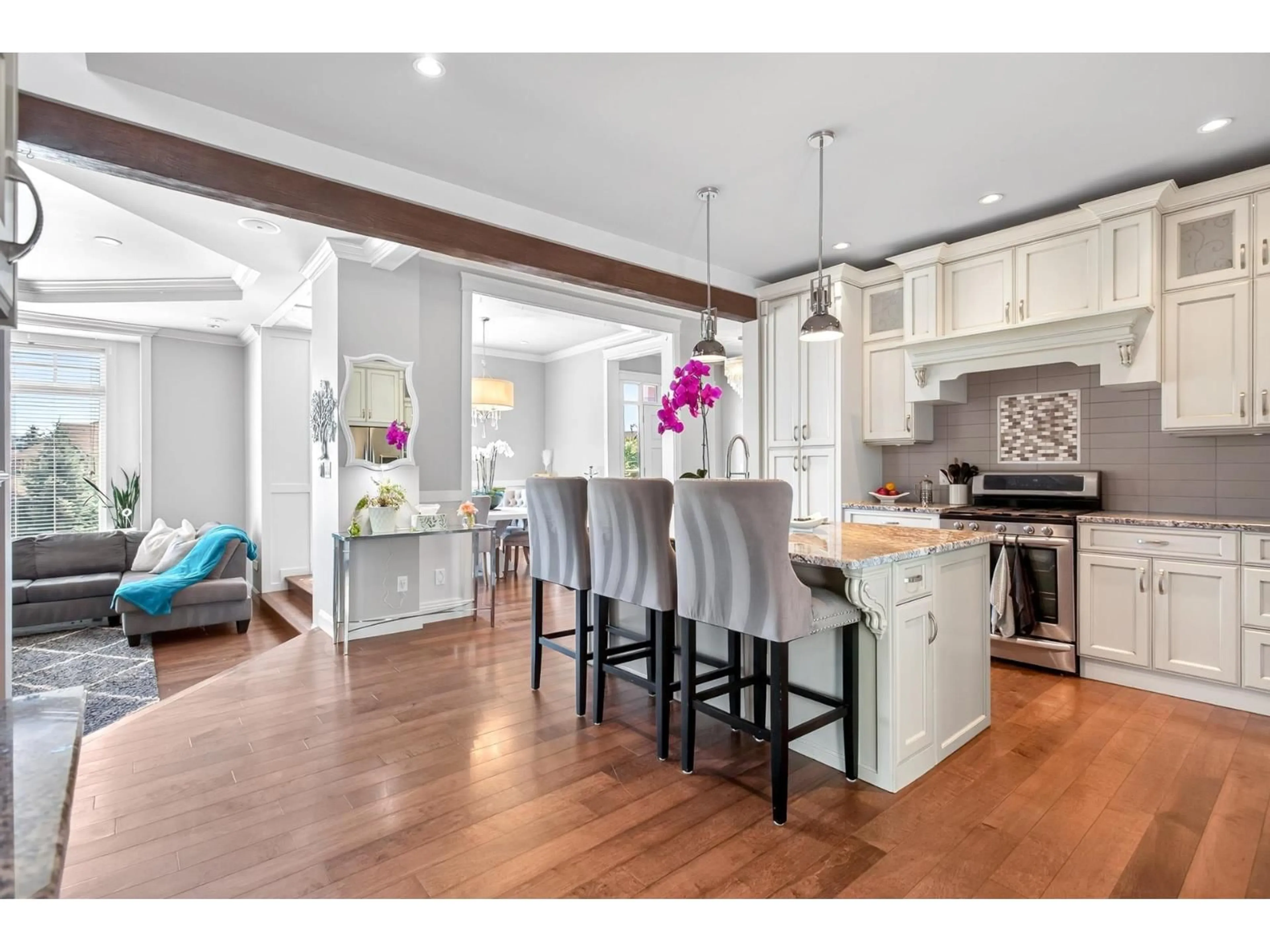 Open concept kitchen, unknown for 36497 CARNARVON COURT, Abbotsford British Columbia V3G3G4