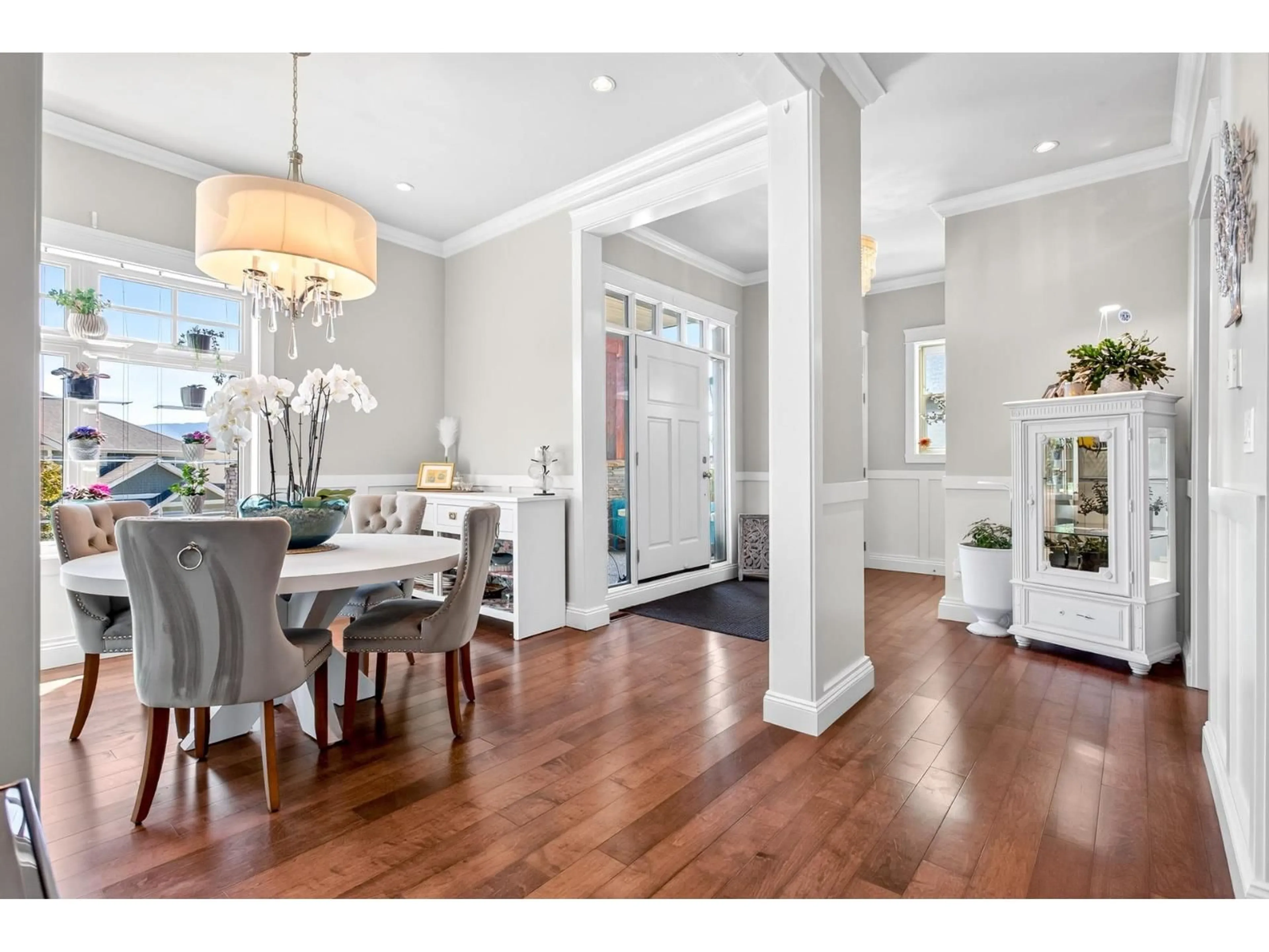 Dining room, wood/laminate floor for 36497 CARNARVON COURT, Abbotsford British Columbia V3G3G4