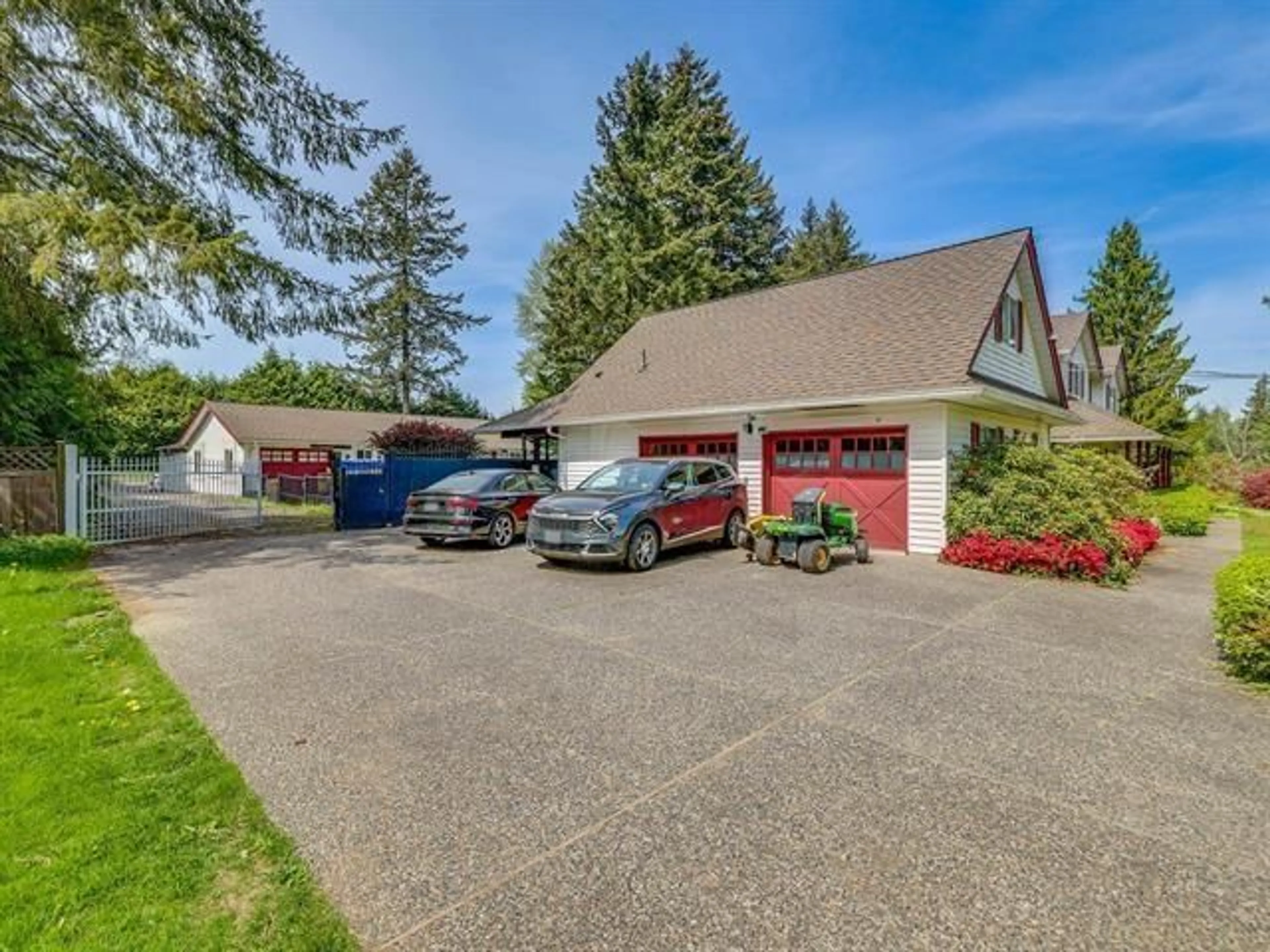 Indoor garage for 2685 171 STREET, Surrey British Columbia V3Z0B3