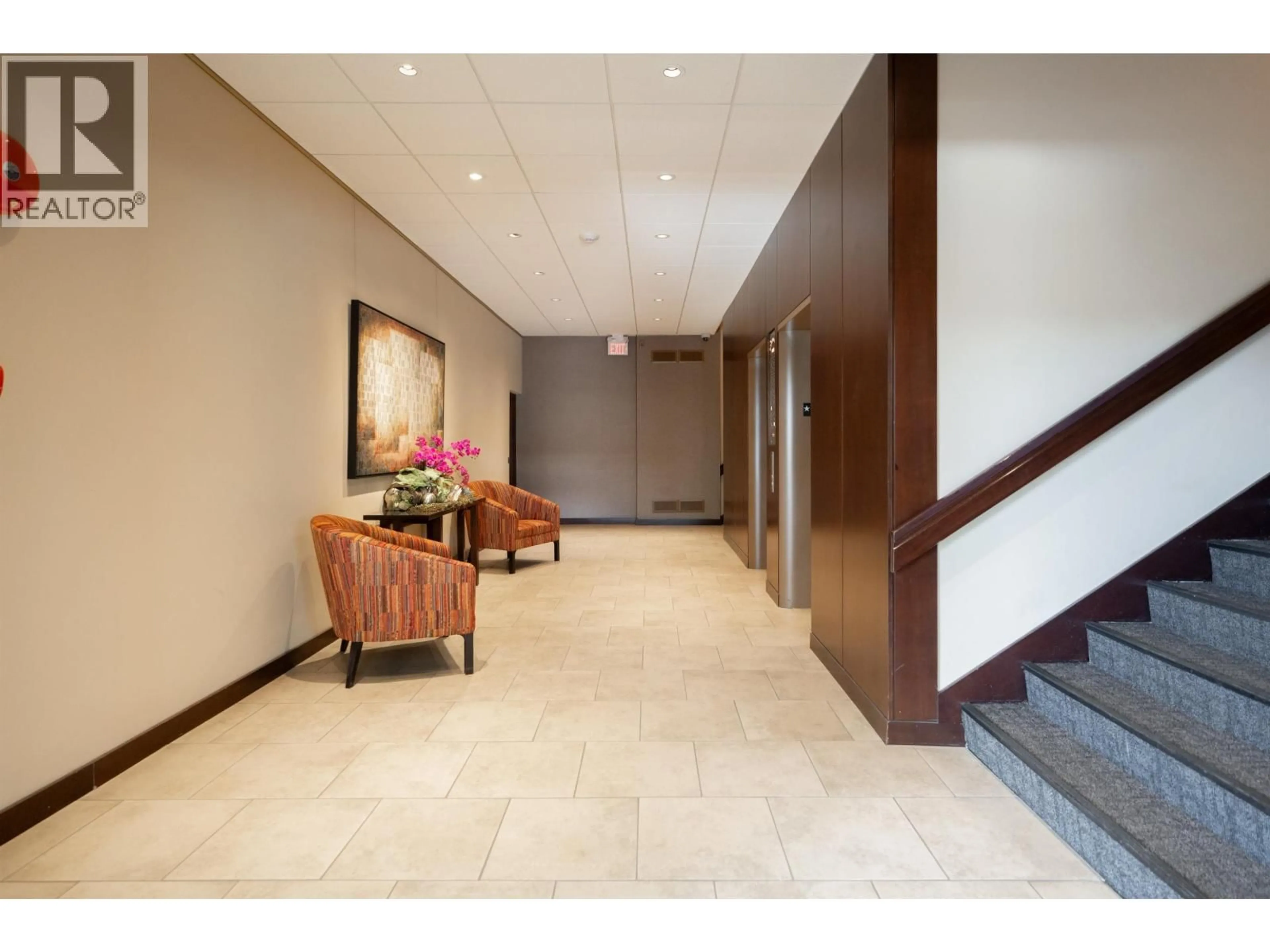 Indoor foyer for 306 - 2055 PENDRELL STREET, Vancouver British Columbia V6G1T9