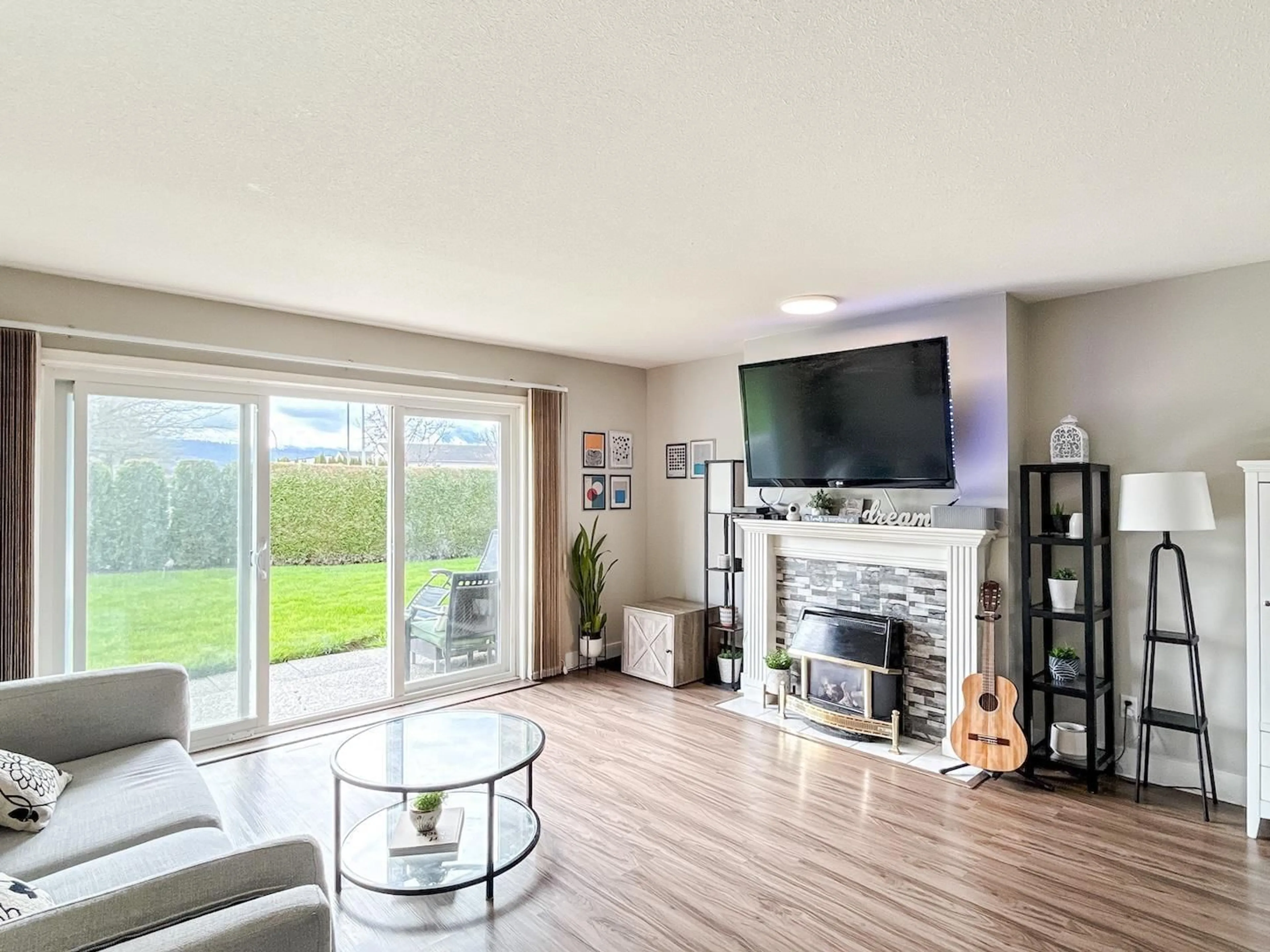 Living room with furniture, unknown for 5 - 46350 CESSNA DRIVE, Chilliwack British Columbia V2P7W3