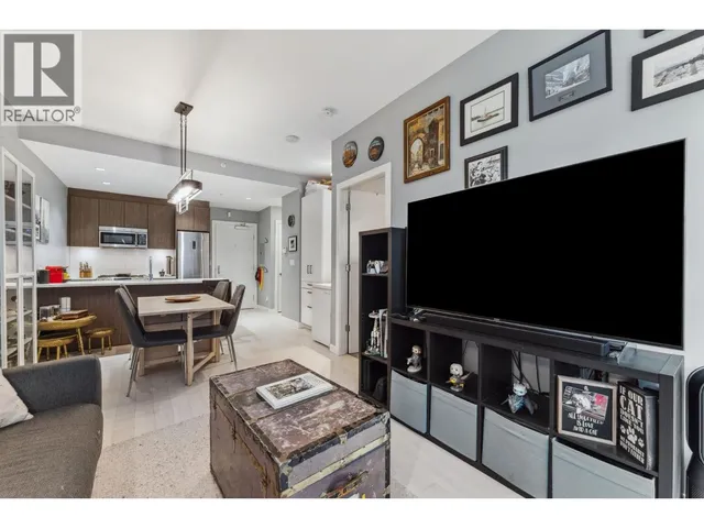 002 - 9060 UNIVERSITY CRESCENT, Burnaby 2