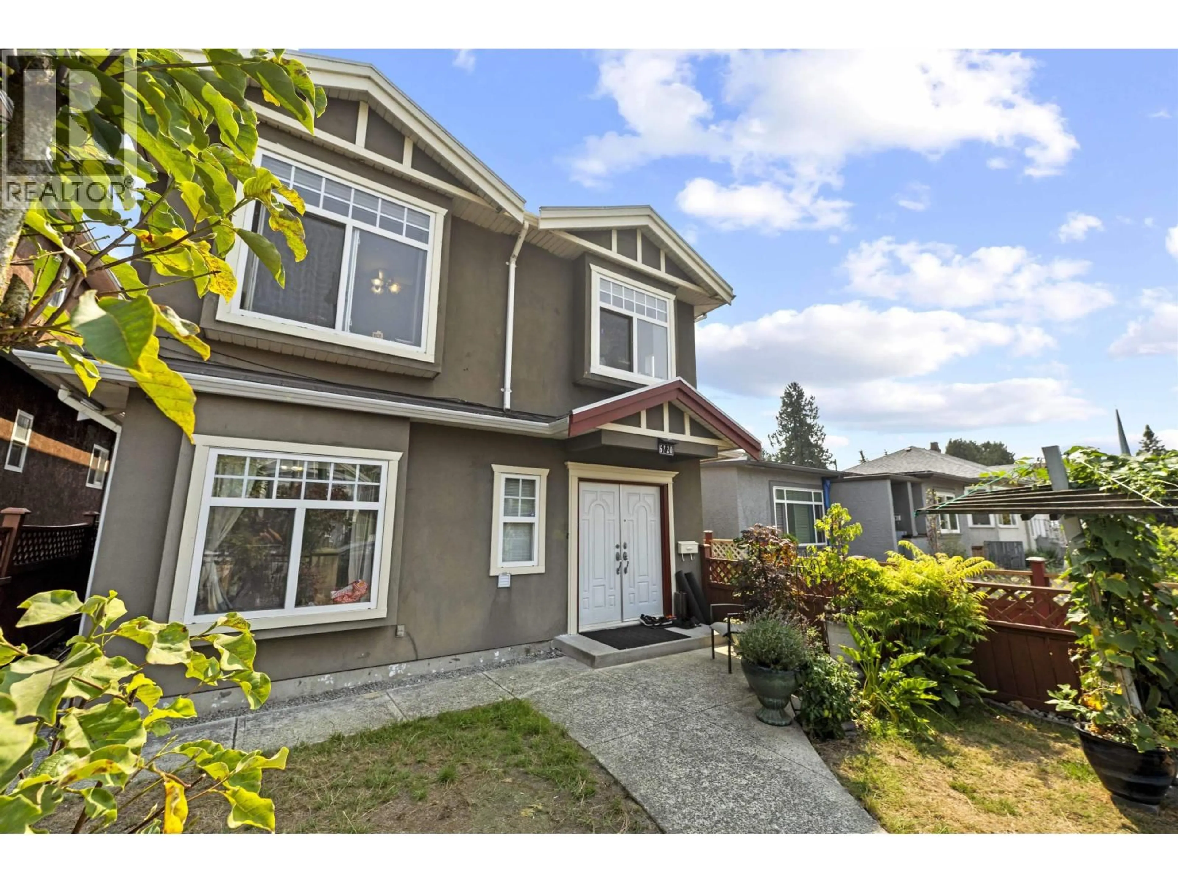 Home with vinyl exterior material, street for 6720 FRASER STREET, Vancouver British Columbia V5X3T7