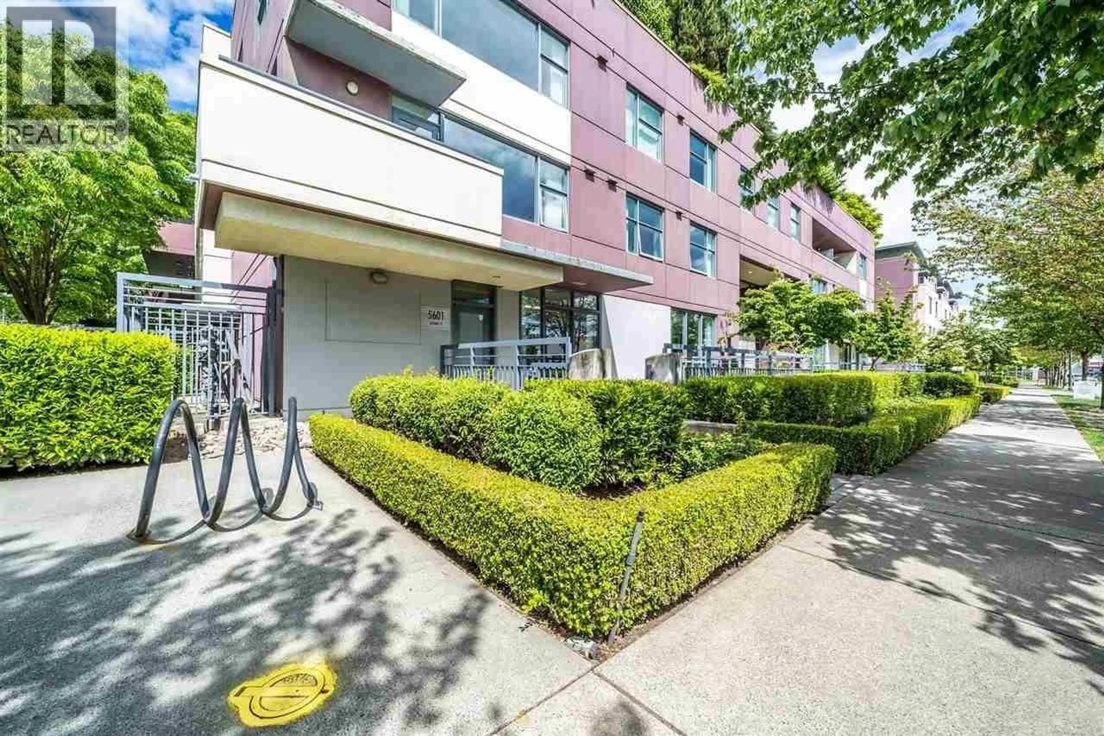Patio, street for 107 - 5601 GORING STREET, Burnaby British Columbia V5B0A3